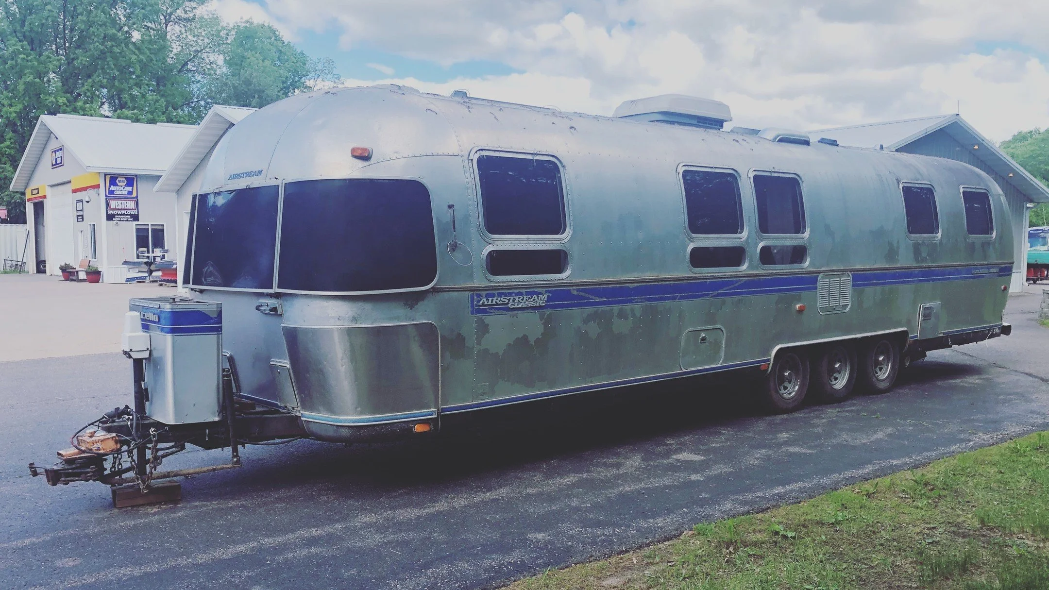 A random Tuesday in May we decided to drive to Brainerd to look at an airstream trailer. Fell in love with it + bought it on the spot.

Do y'all remember the 90's? Blonde wood, floral prints, carpet everywhere. Oh my!

Shout out to the sellers (C+C) 