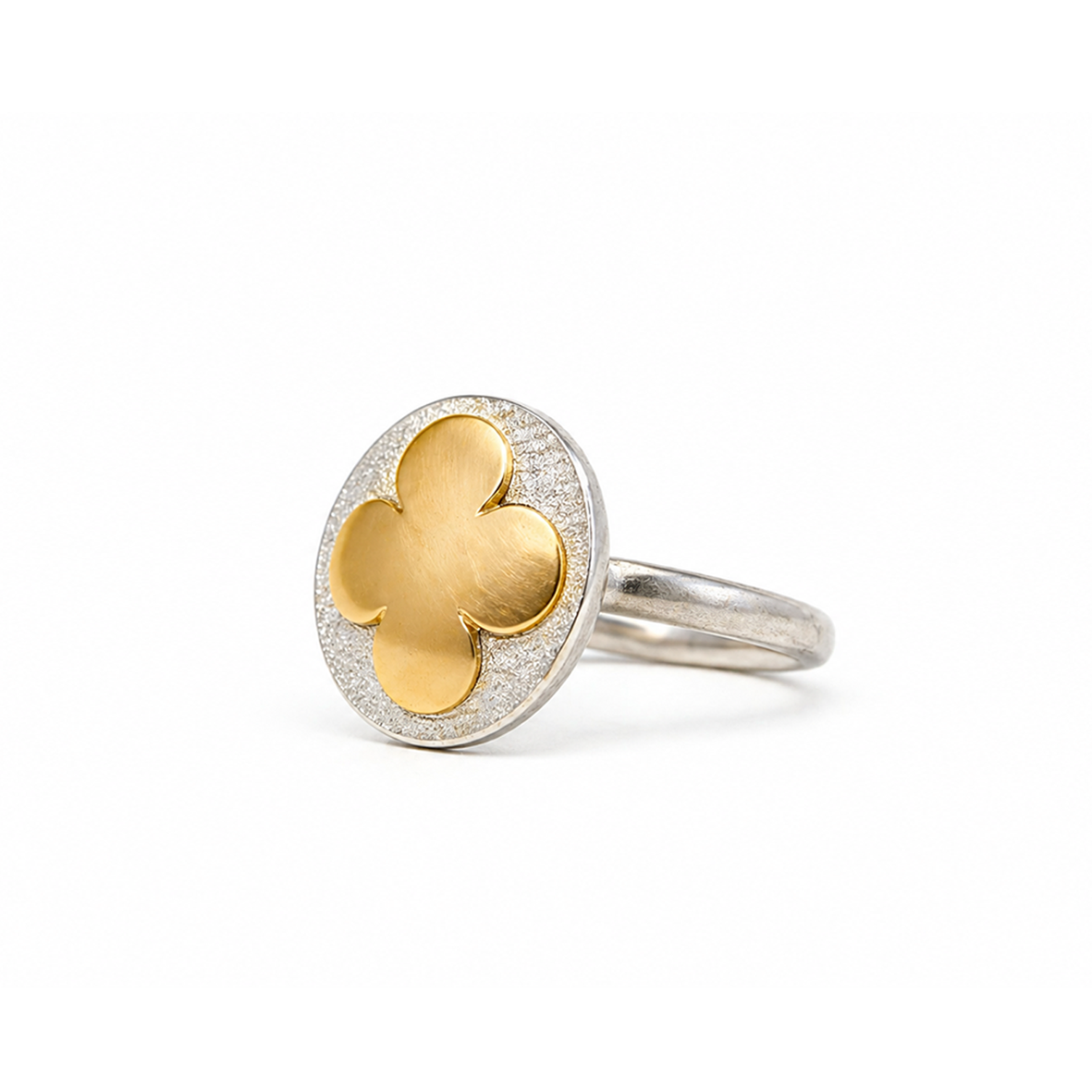C6_Domed-Lid-Gold-Motif-Three Quarter.png
