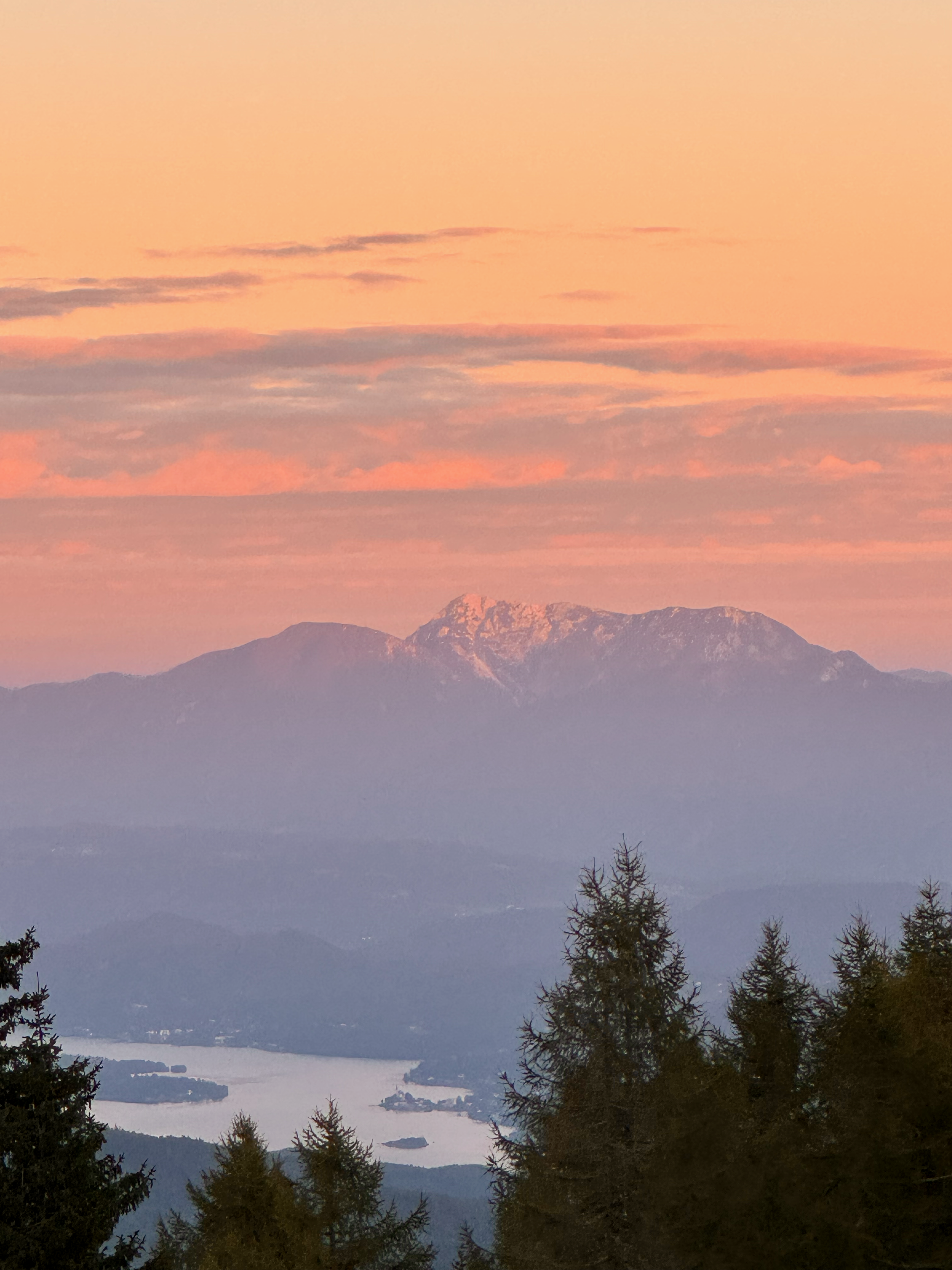 feuerberg — am rand des wolkenteppichs
