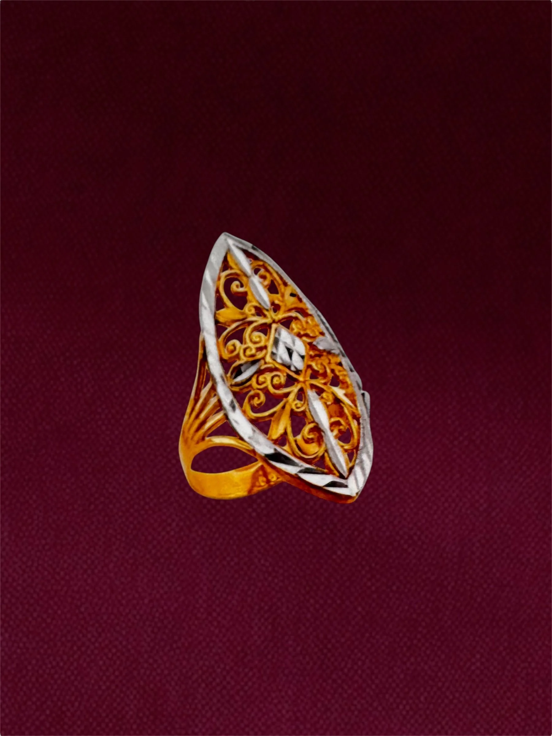 WOMENS RING