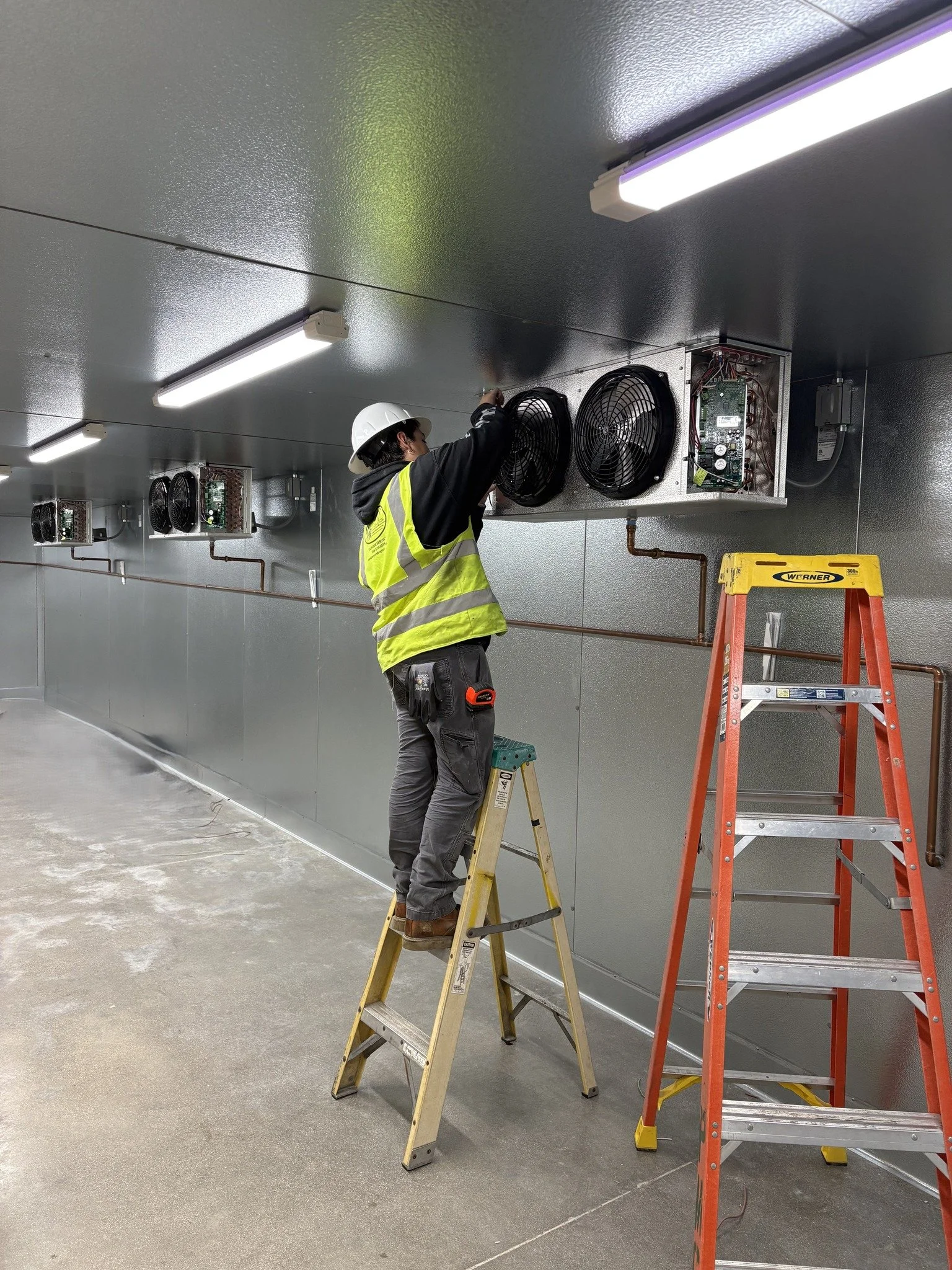 Another project coming together.

Our team recently completed the installation of a new walk-in cooler and freezer system, including evaporators, refrigeration piping, and glass display doors. Built for reliability, efficiency, and long-term performa