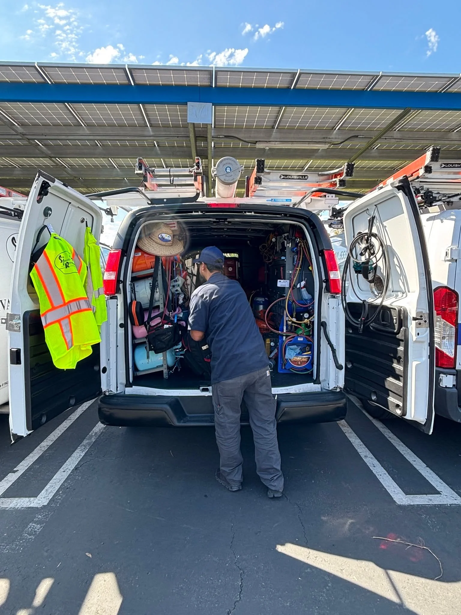 ❄️ Behind every fresh meal, cold drink, and safe food supply is a skilled refrigeration tech. Happy National Skilled Trades Day from San Diego Refrigeration! #NationalSkilledTradesDay #SkilledTrades #RefrigerationTech #HVACTech #CommercialRefrigerati