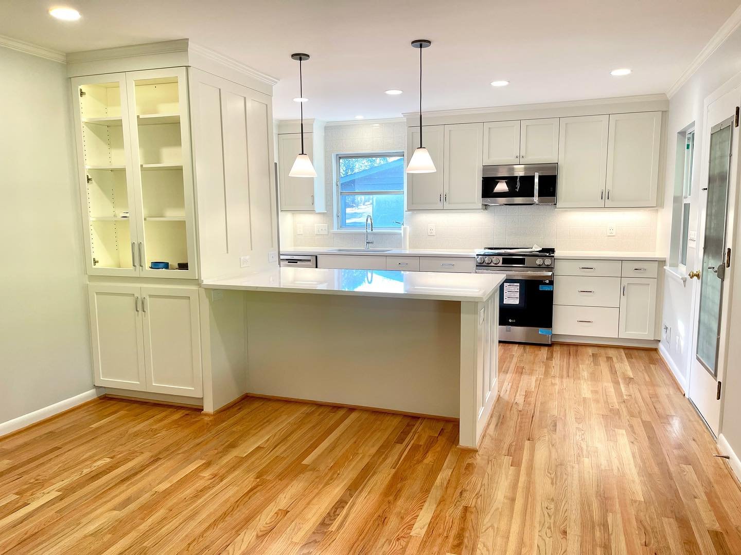 kitchen_2.jpg