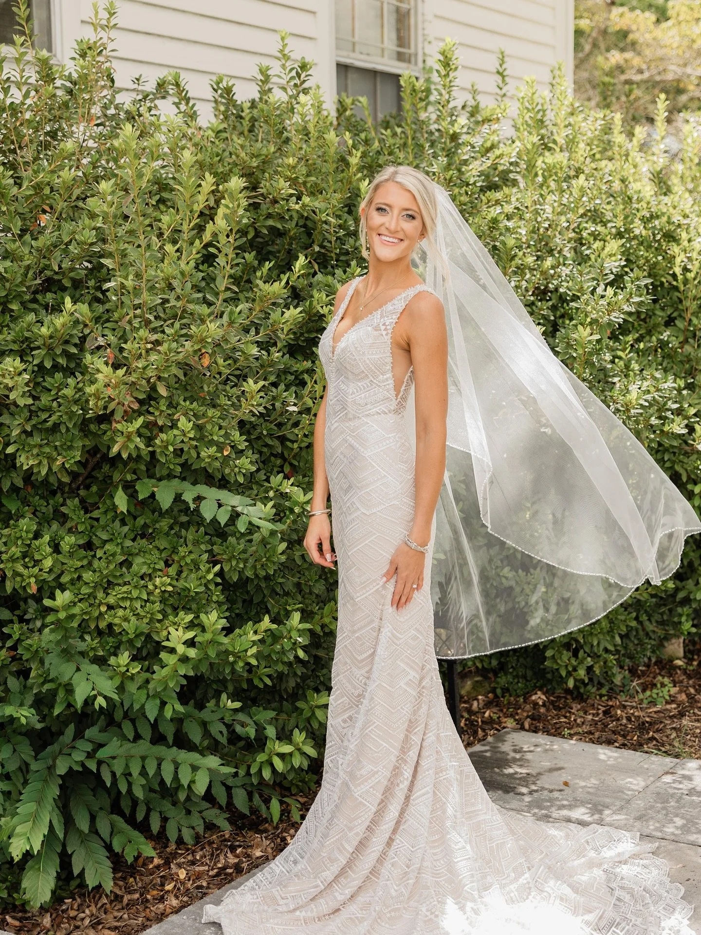 Katie was absolute perfection in her gown! ⁠🩵⁠
⁠
We loved every moment of being part of your journey, Katie! We can&rsquo;t thank you enough for being a Low&rsquo;s Bride! ✨💍⁠
⁠
Photography: @laikyn_boswell_photography⁠
Venue: @wilddaisyfarm⁠