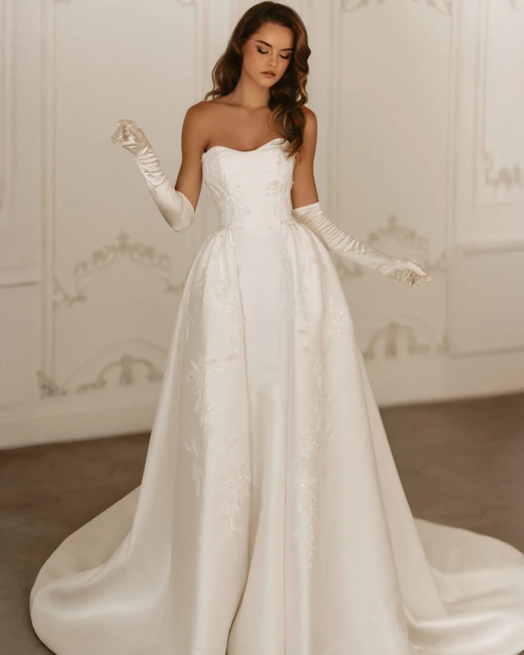 Meet your dream &ldquo;clean and classic&quot; wedding look: minimal, modern, and effortlessly you. 🤍✨🕊️💫 💍 These dresses are made for the bride with timeless style without all the extra fuss&mdash;just pure, understated beauty. ⁠
⁠
View our newe