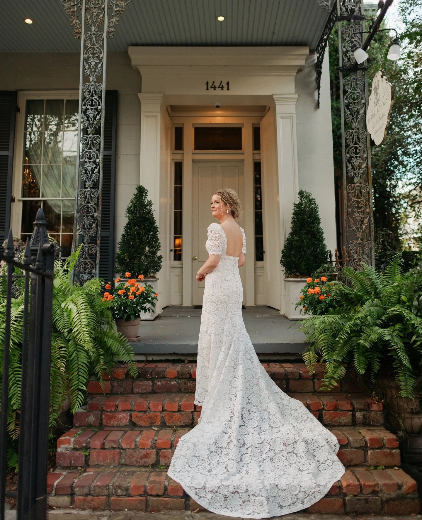 Bridal Spotlight 🤍✨⁠
Andrea, you totally stole the show! Cue the happy tears and confetti&mdash;every moment in your Low&rsquo;s gown was pure bridal magic. We can&rsquo;t get enough of your joy, your spark, and all the love packed into these dreamy