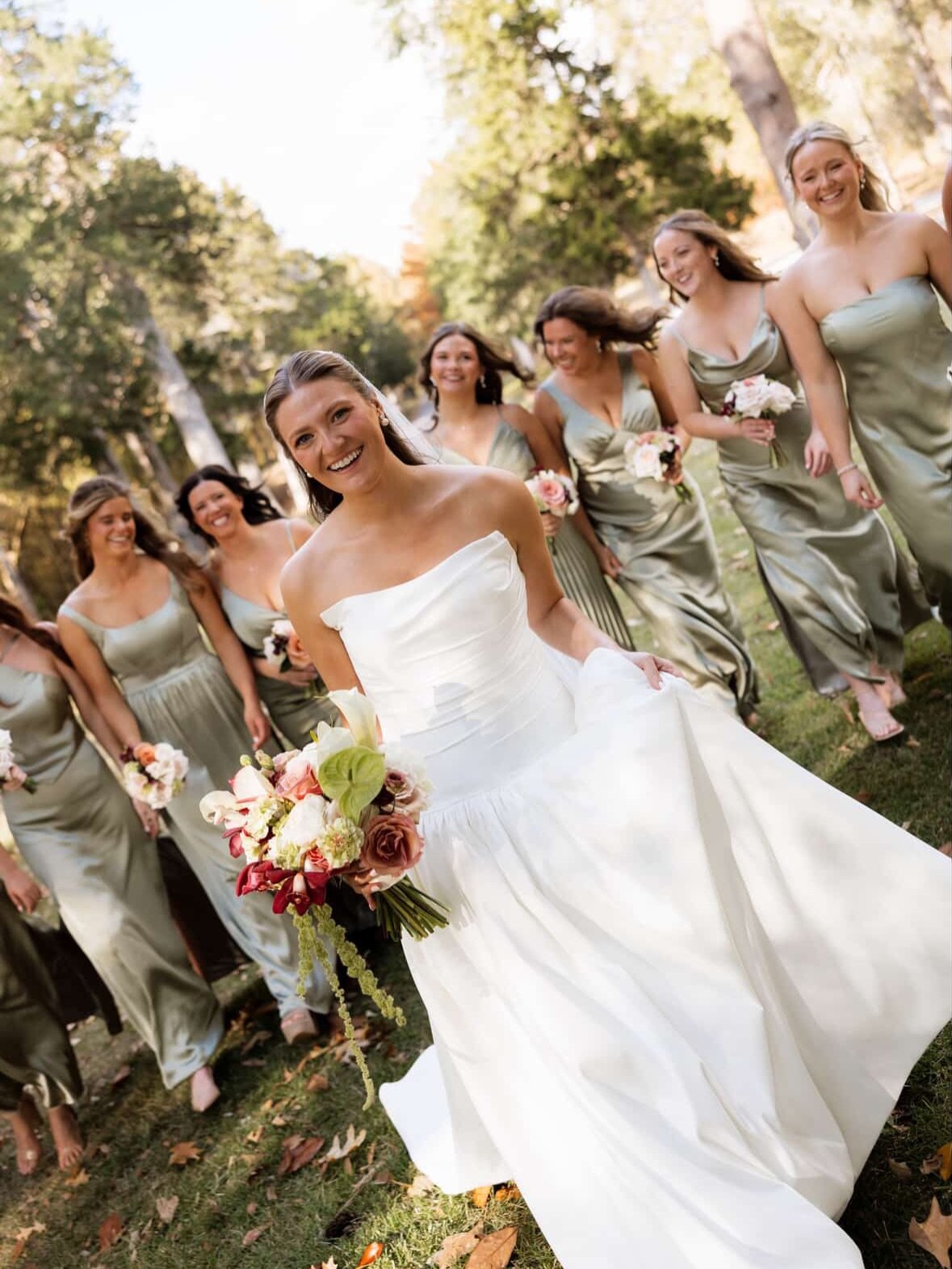 ✨Bride Spotlight✨⁠
⁠Madelyn&mdash; you shine so beautifully bright! Wow, what a gorgeous, bride! We cannot thank you enough for choosing Low&rsquo;s Bridal. It was a joy to celebrate you! ⁠
⁠
photographer: @kbaker.photo @oliviaelisecreative⁠
venue: @