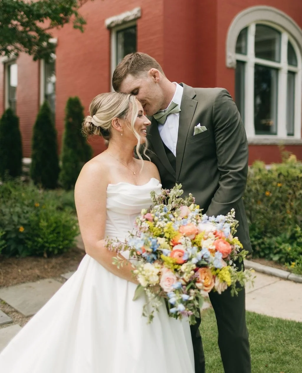 ✨Bride Spotlight✨⁠
Laura, you were absolutely radiant on your wedding day! 🤍 It was such a joy to help you find the dress and watch your dream bridal look come together. Here&rsquo;s to a lifetime of love 💫⁠
⁠⁠
Photography: @sundaymorningphotofilm 
