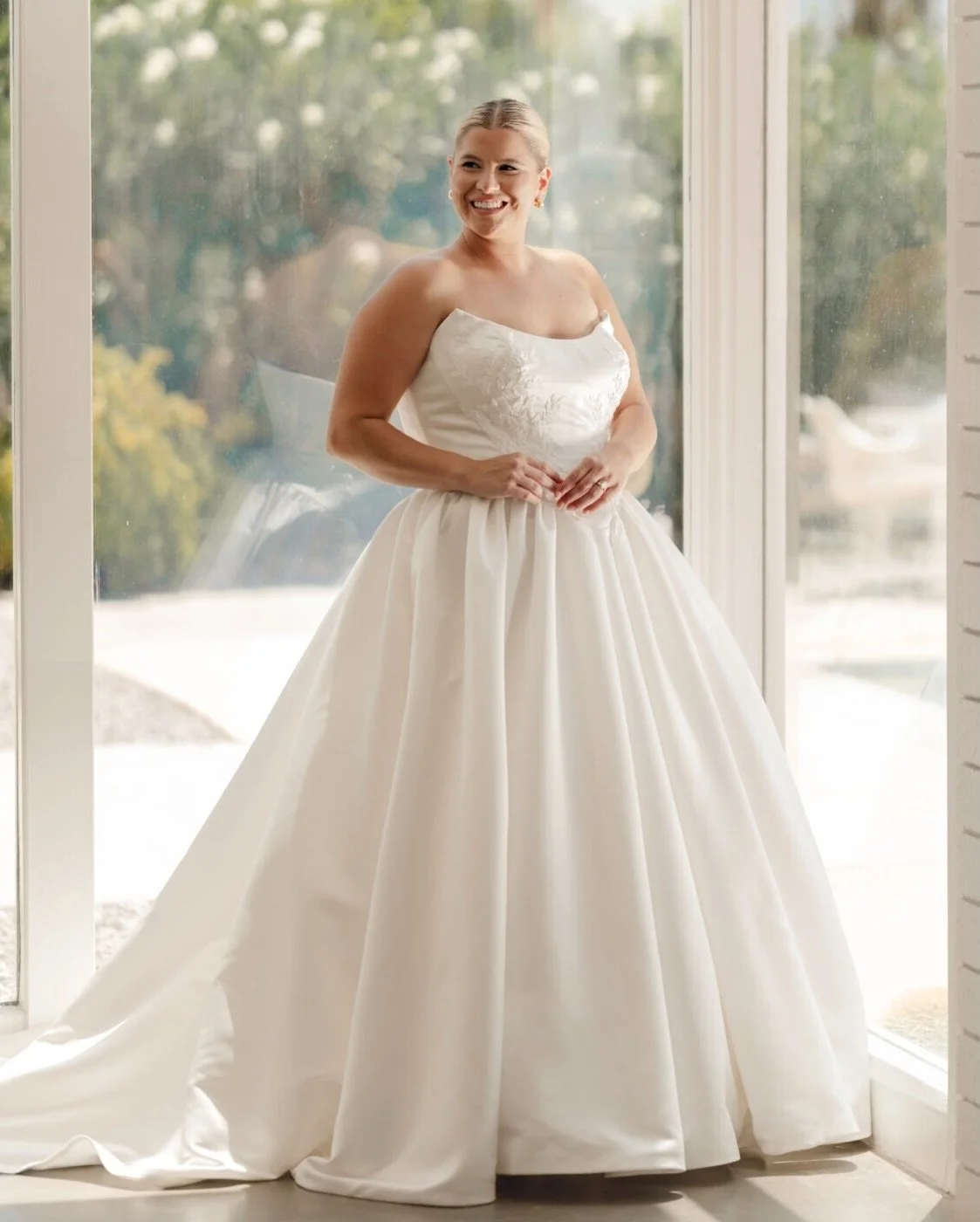 Because ballgowns are always a good idea.👰&zwj;♀️💍 No silhouette says &ldquo;bride&rdquo; quite like a full skirt. These ten new arrivals have completely stolen our hearts💘&mdash;Come shop your fairytale at Low&rsquo;s.⁠
⁠
📞 Call  870-734-3244⁠ ⁠