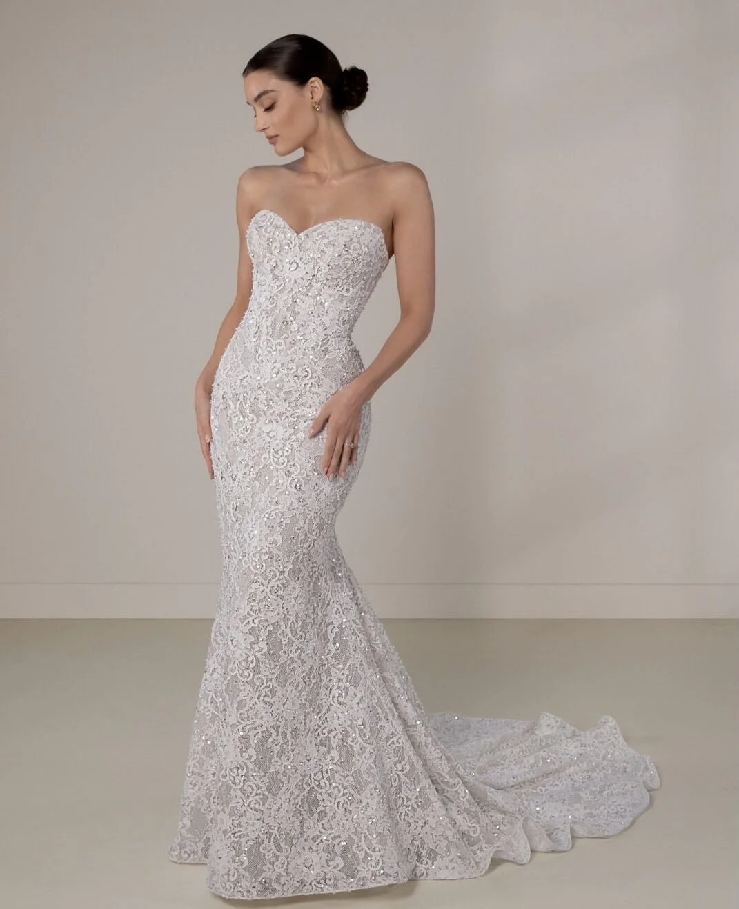 Trend Watch: Full Lace + Strapless 💞⁠
If you&rsquo;ve always said &ldquo;strapless isn&rsquo;t me&rdquo; or &ldquo;I can&rsquo;t do lace,&rdquo; this is your gentle nudge to come try full lace gown in a variety of silhouettes. ⁠
⁠
📞 Call  870-734-3