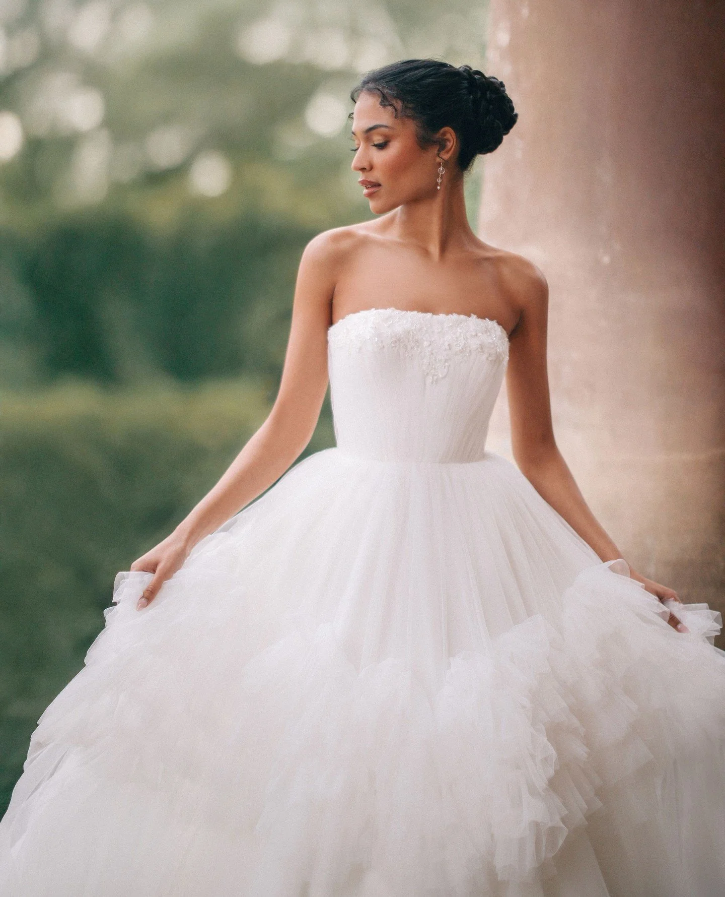 Bridgerton is back! 👑💍⁠🐝✨⁠ ⁠
Here are a few of our favorite "Regency-core" inspired gowns at the moment! Think vintage lace, shades of lavender and petal, off the shoulder, basque waist, embroidered florals, corsets, ethereal tulle and o