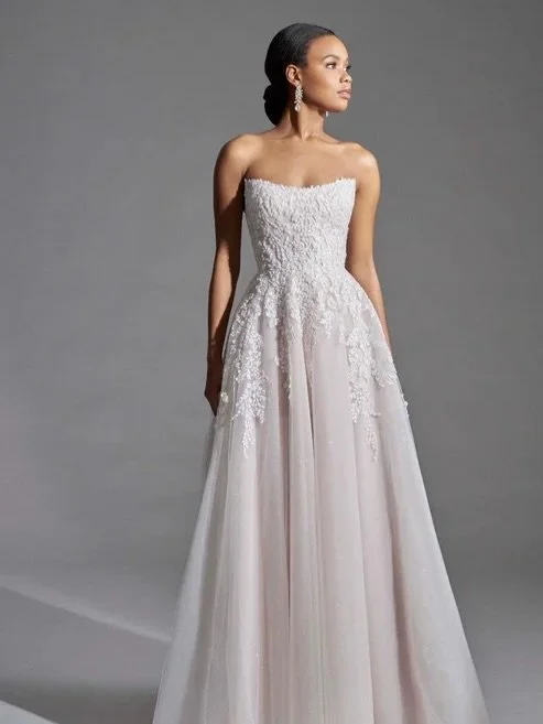 There&rsquo;s just something about an A‑line gown 🤍 The soft flow, the flattering shape, the way it moves when you walk &mdash; it&rsquo;s pure magic. If you&rsquo;re dreaming of a dress that feels both timeless and effortless, this silhouette is al