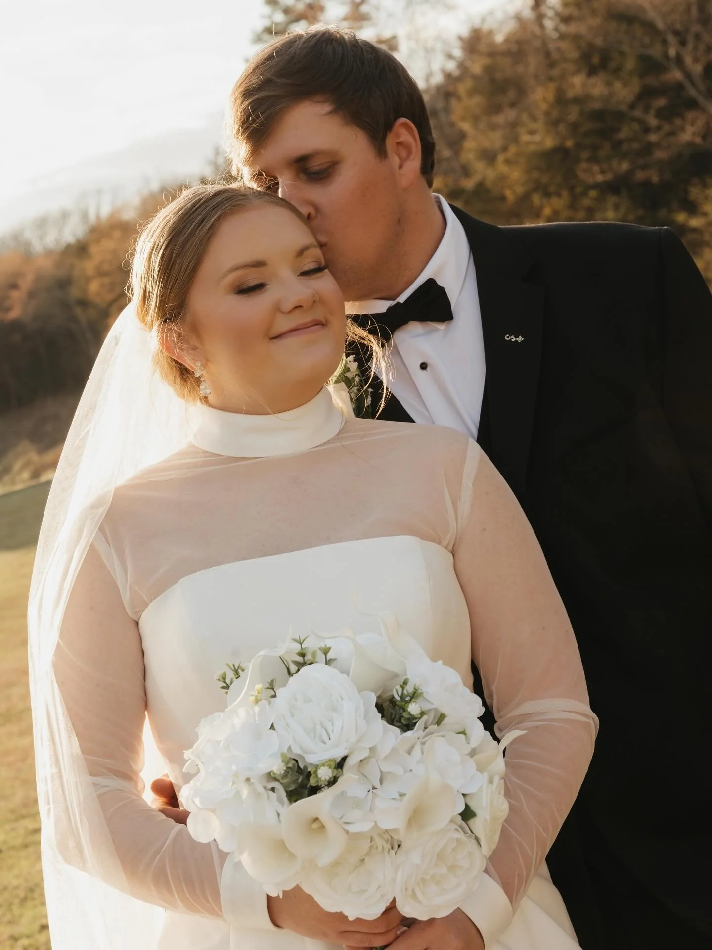 ✨Bride Spotlight✨⁠
⁠
So much glow, so much grace ✨ Maddie&rsquo;s Martina Liana gown was the dream dress she was always meant to wear. Congratulations, Maddie! Thank you for being a Low&rsquo;s Bride. ⁠
⁠
Photography @kenziedigitizedphotography⁠