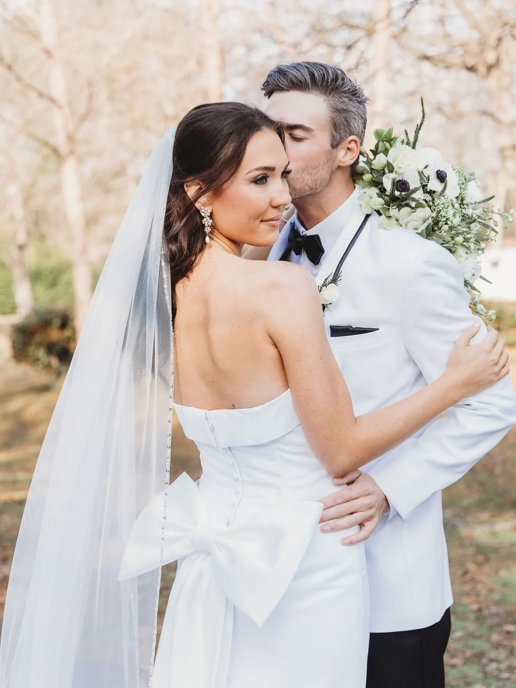 Taylor, you truly were the moment. 🤍 Thank you for being a Low&rsquo;s Bride and for trusting us with such a special season. We&rsquo;re so grateful you let us celebrate you and your beautiful love story.⁠
⁠
Photography @amandablandphotography⁠