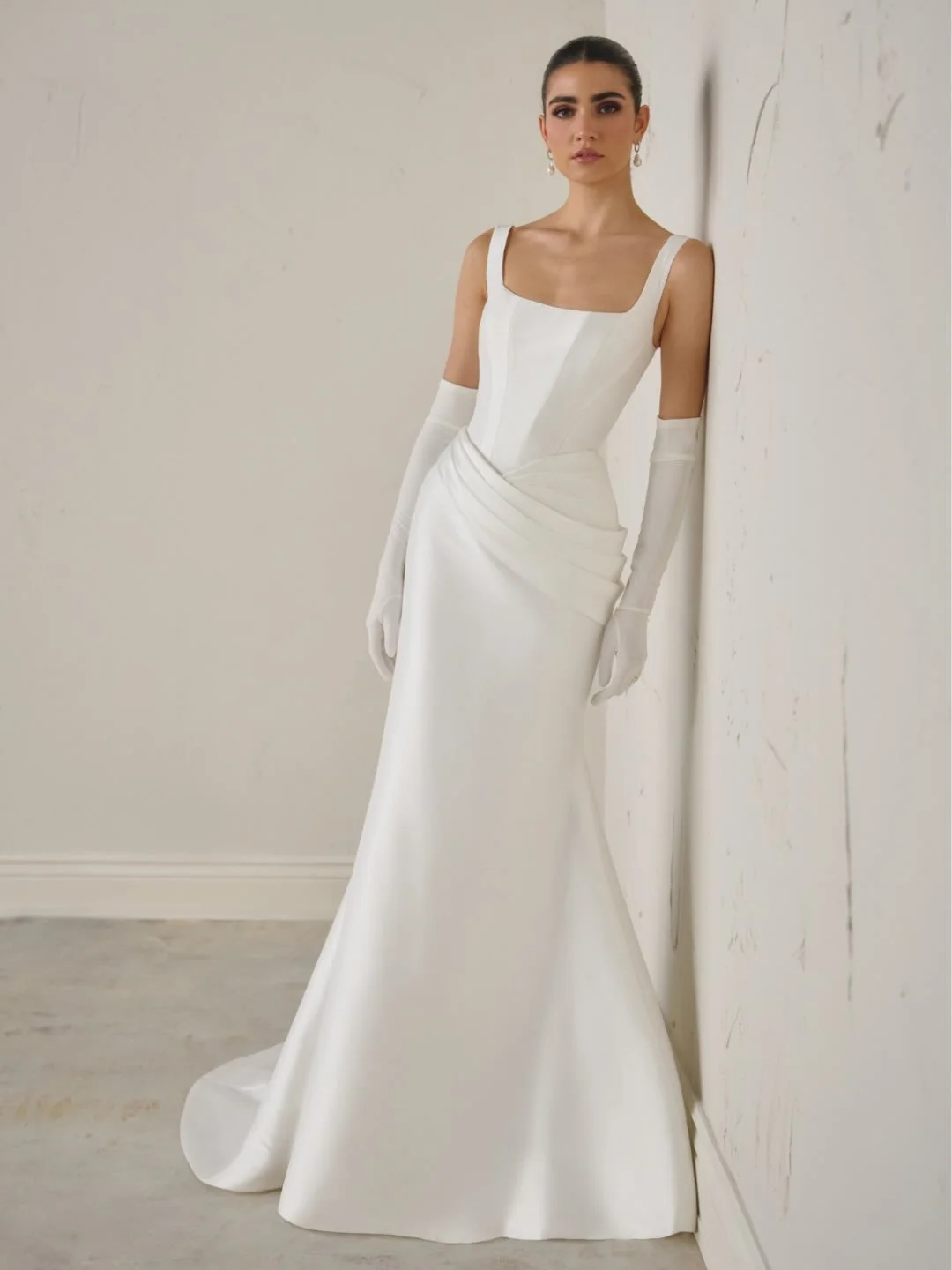 Effortless elegance. Sleek lines, modern minimalism, and timeless sophistication&mdash;all in one stunning silhouette. ✨🤍⁠ Which of these feel like you?⁠
⁠
Request Your Appointment! 💍⁠
📞 870-734-3244 ⁠
💻 lowsbridal.com/reserve⁠