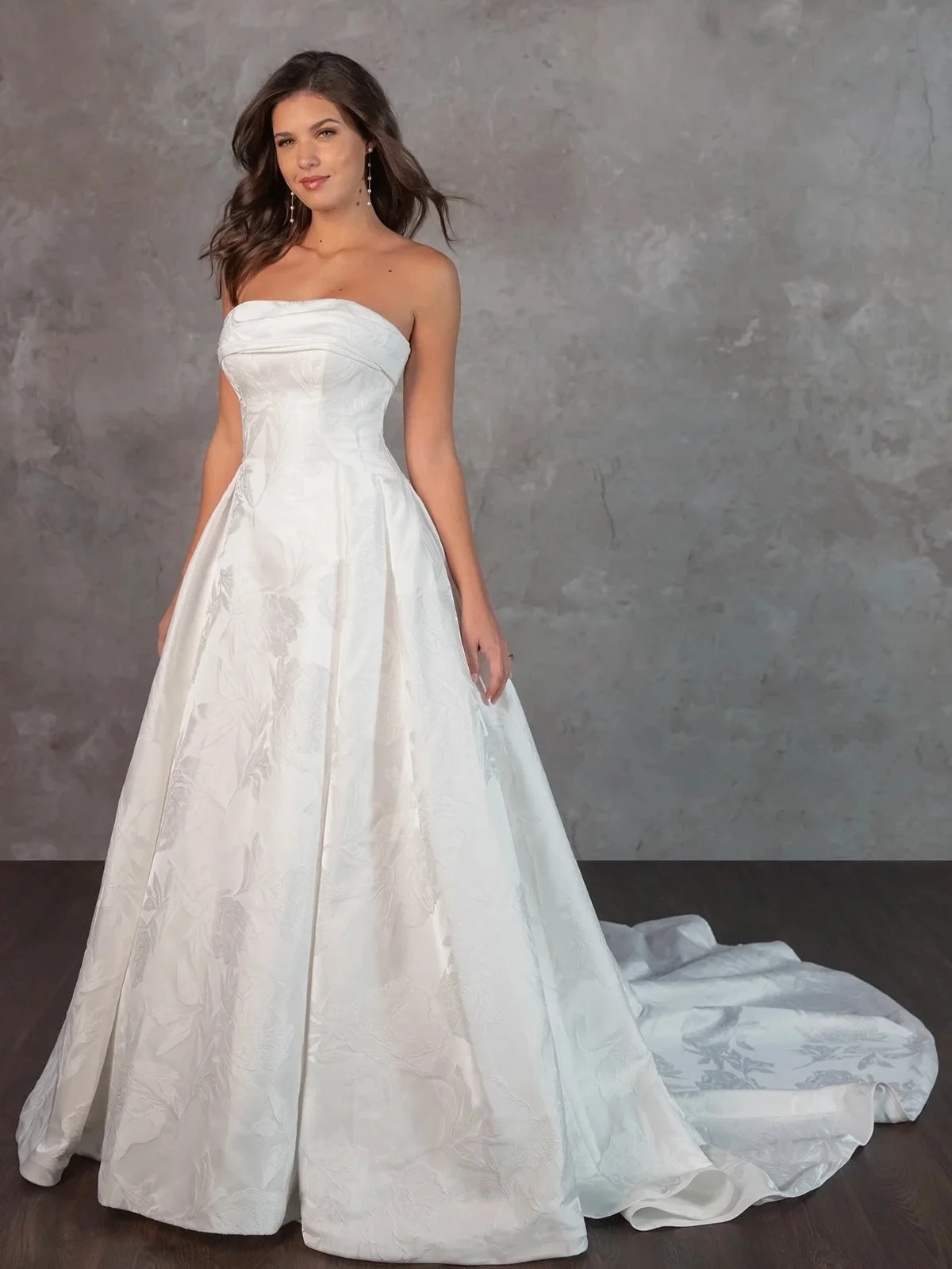 Call it a tuxedo top or a fold-over detail, this design element is chic, tailored, and perfect for the modern bride who loves a fresh twist! ⁠⁠🤍⁠
⁠
Low&rsquo;s Bridal offers everything from dreamy ballgowns to flattering fit and flare silhouettes. ⁠