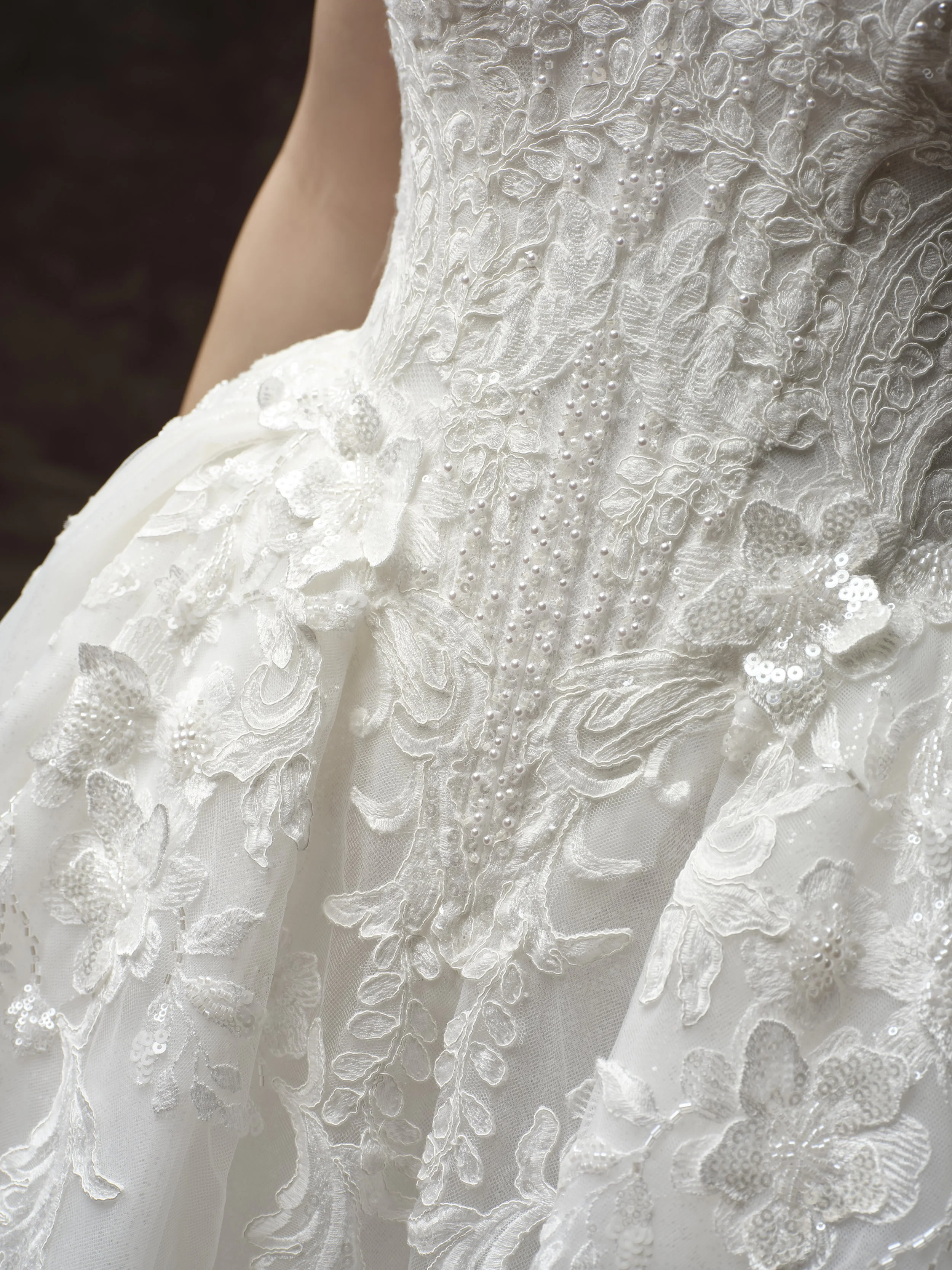 Maggie-Sottero-Lyra-Ballgown-Wedding-Dress-F6MS204A01-Alt56-IV002-uncropped.jpg