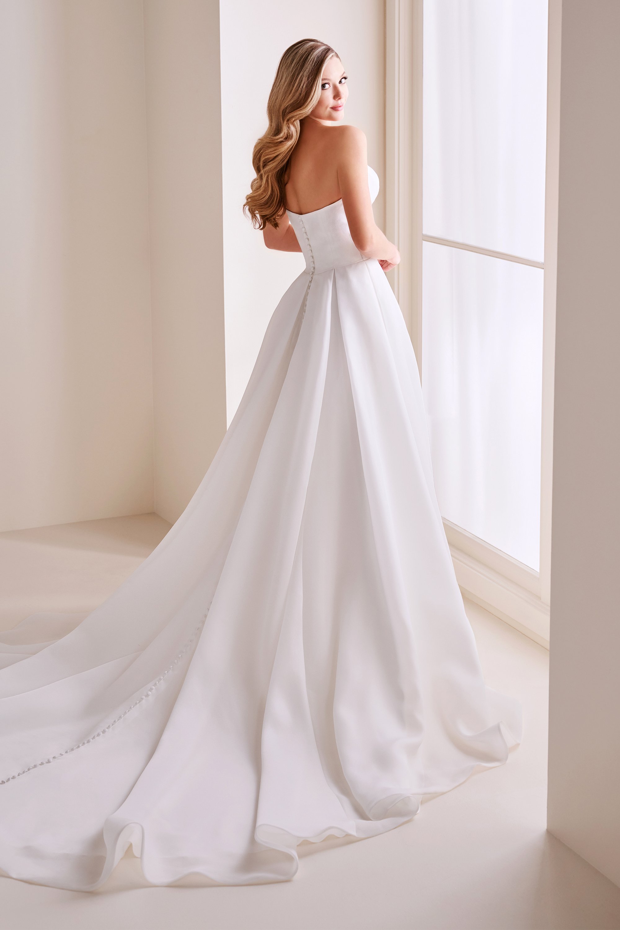 Simple elegant by Mon Cheri