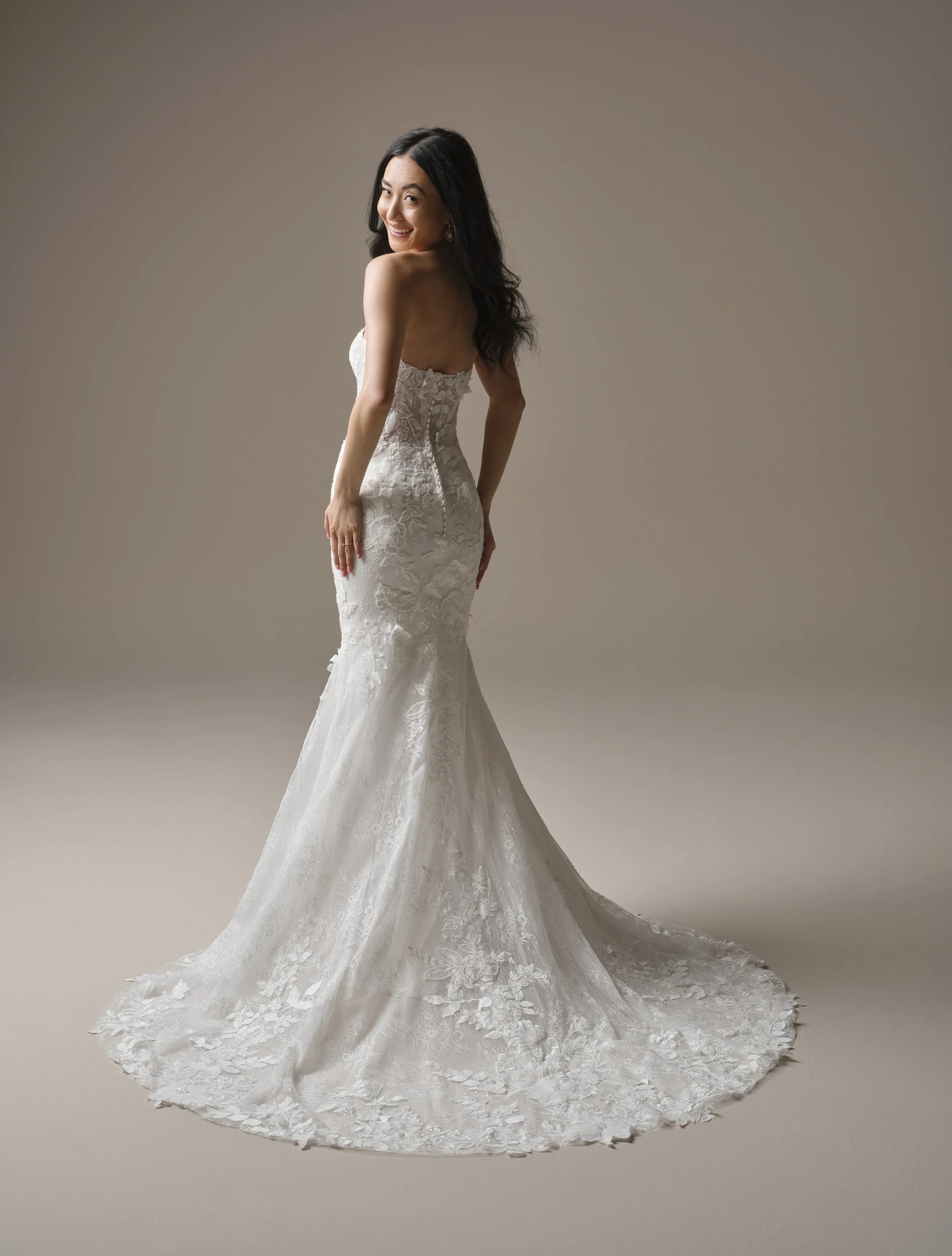 Maggie-Sottero-Laurie-Fit-and-Flare-Wedding-Dress-26MK428A01-Alt59-IV001-uncropped.jpg
