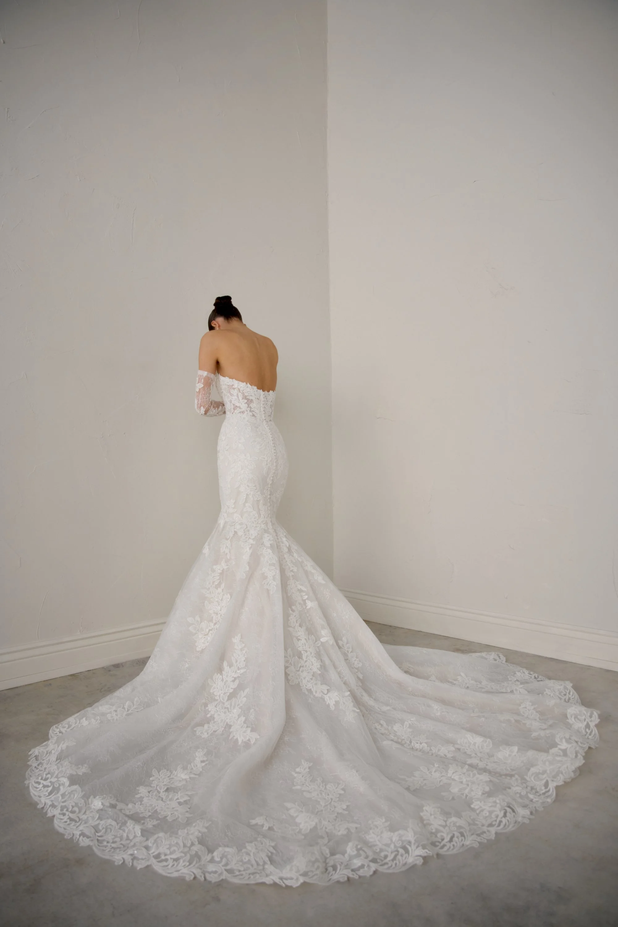Chantilly Lace Wedding Dress