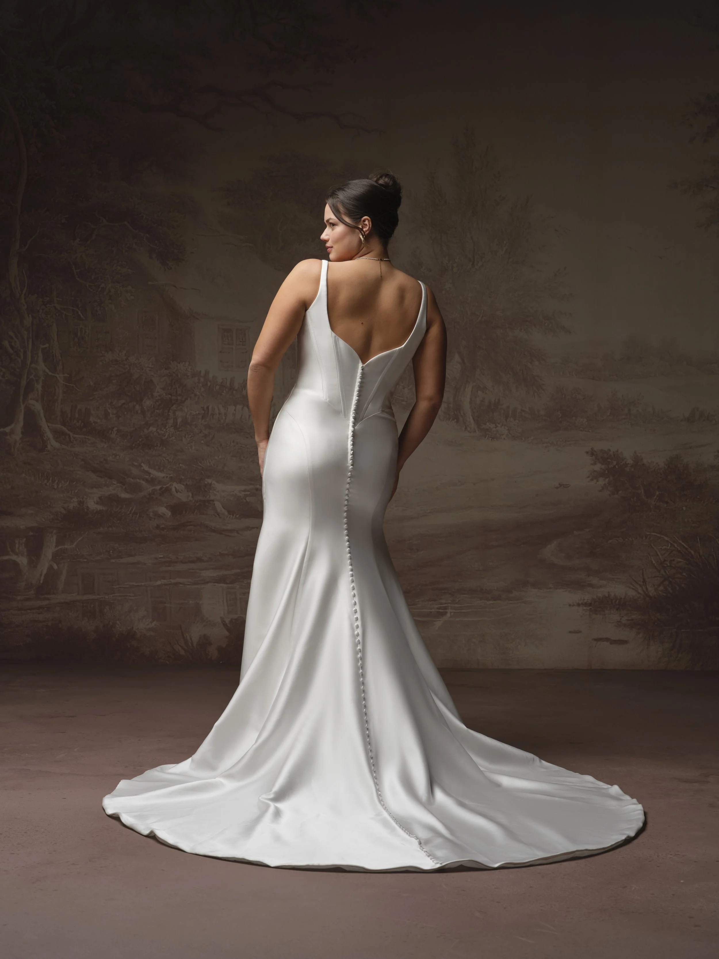 Rebecca-Ingram-Pamela-Fit-and-Flare-Wedding-Dress-F6RS029A01-Alt42-IV002-Curve-uncropped.jpg