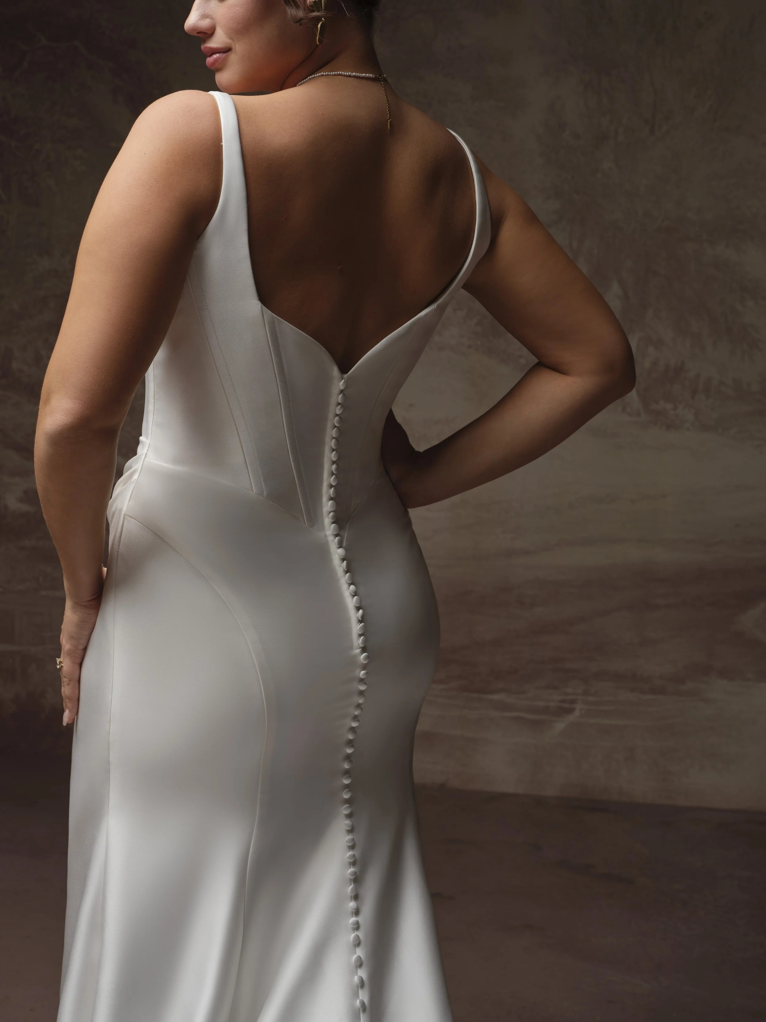 Rebecca-Ingram-Pamela-Fit-and-Flare-Wedding-Dress-F6RS029A01-Alt43-IV002-Curve-uncropped.jpg