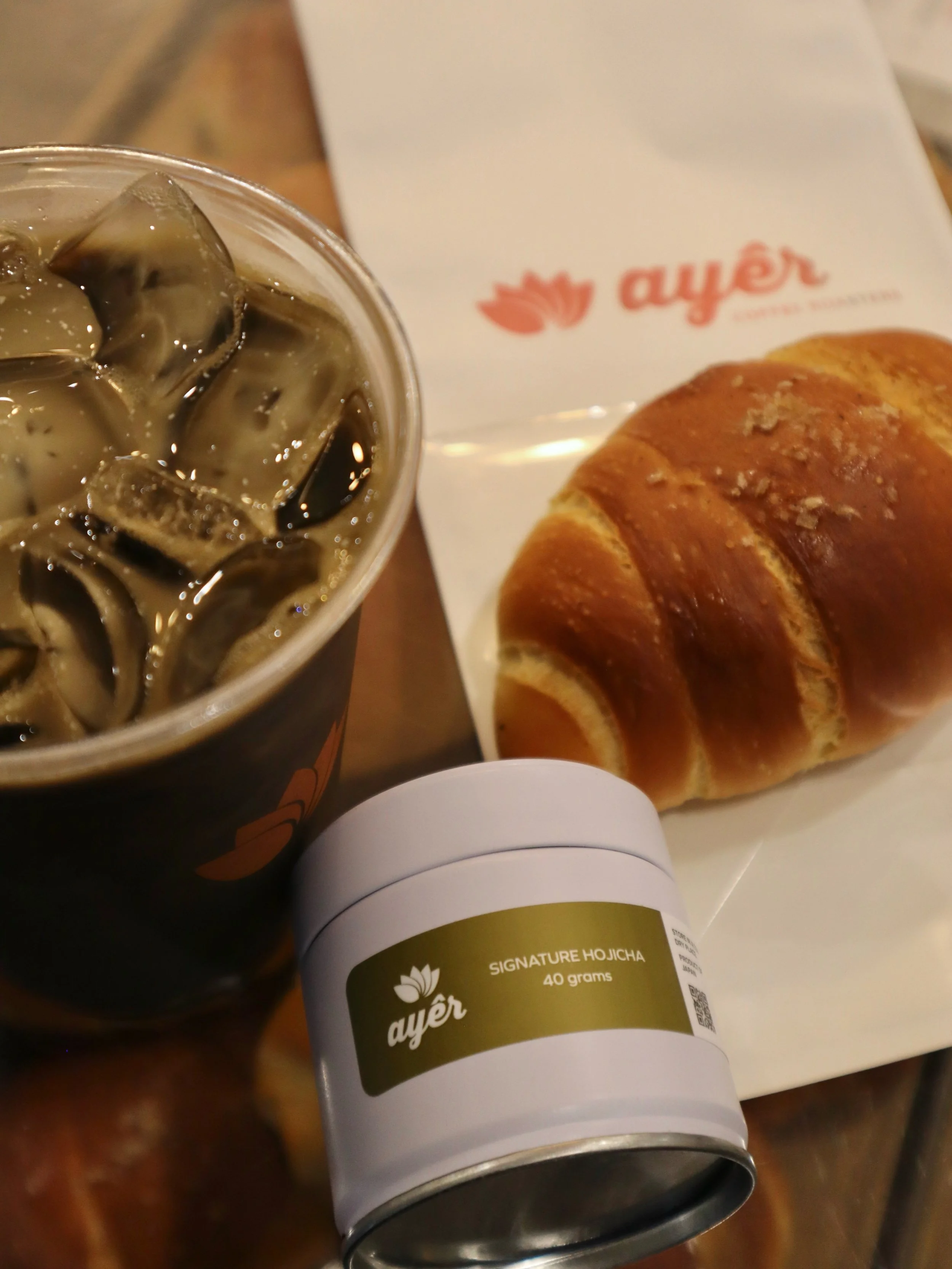 When you arrive right on cue! 🥐 Secured a fresh Korean salt bread and got your hands on our hōjicha tin. 

📌 open every day 8am-4pm

#ayercoffee #hojicha #matcha #koreansaltbread