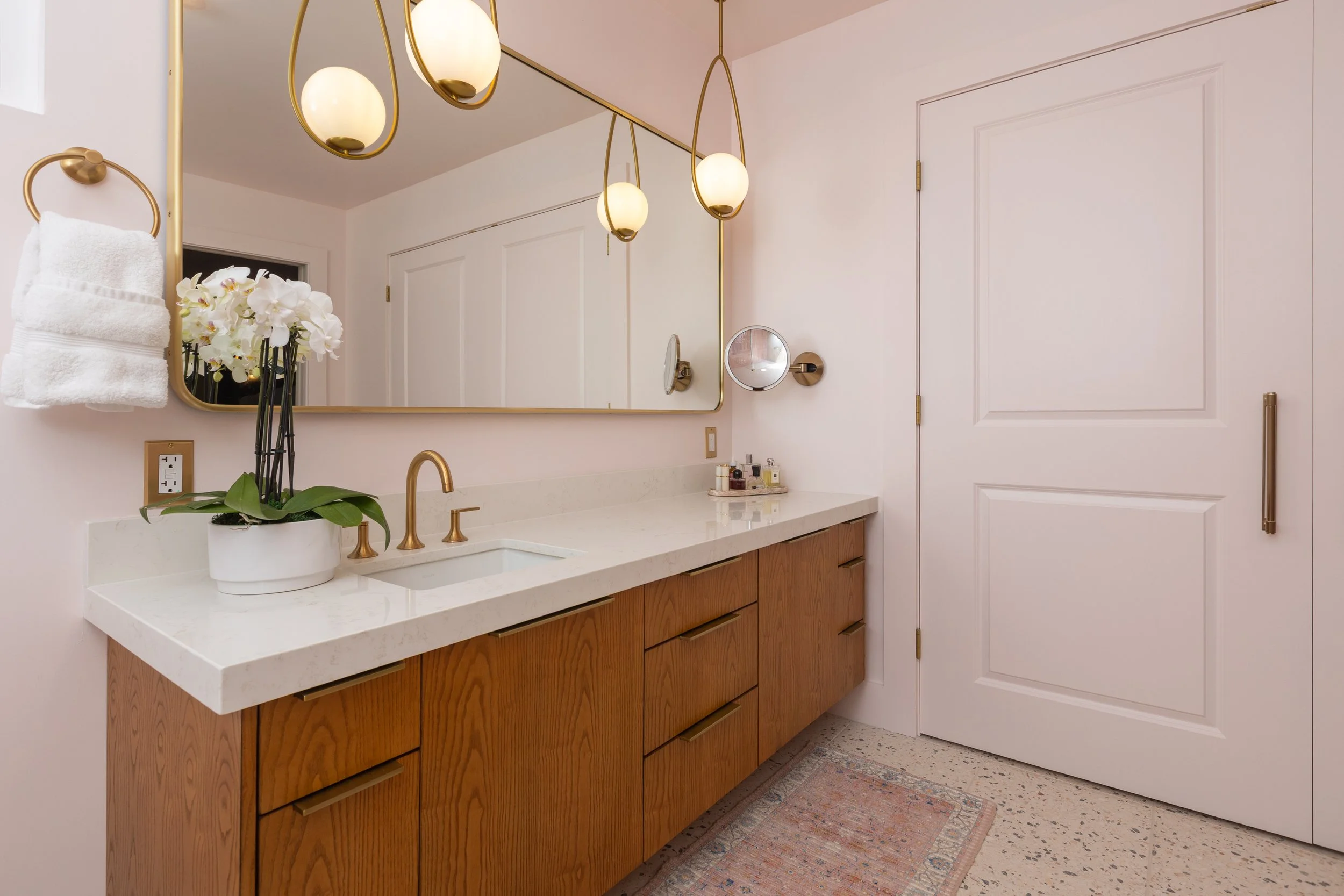 PrettyInPinkBath_01.jpg