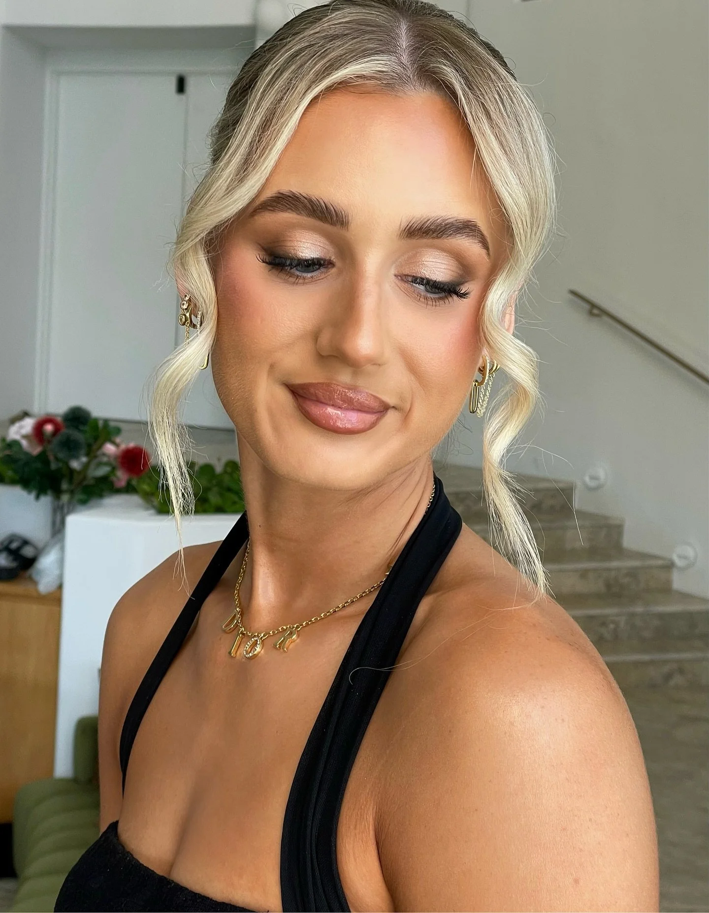 🤎MADI🤎 The definition of &lsquo;bronzy glam&rsquo;. I&rsquo;m so here for it 🙌🏼

#whitsundaymakeupartist 
#airliebeachmakeupartist
#airliebeachmua
#whitsundaymua 
#Whitsundayevents
#hamiltonislandmakeupartist 
#whitsundayweddings 
#airliebeachwed