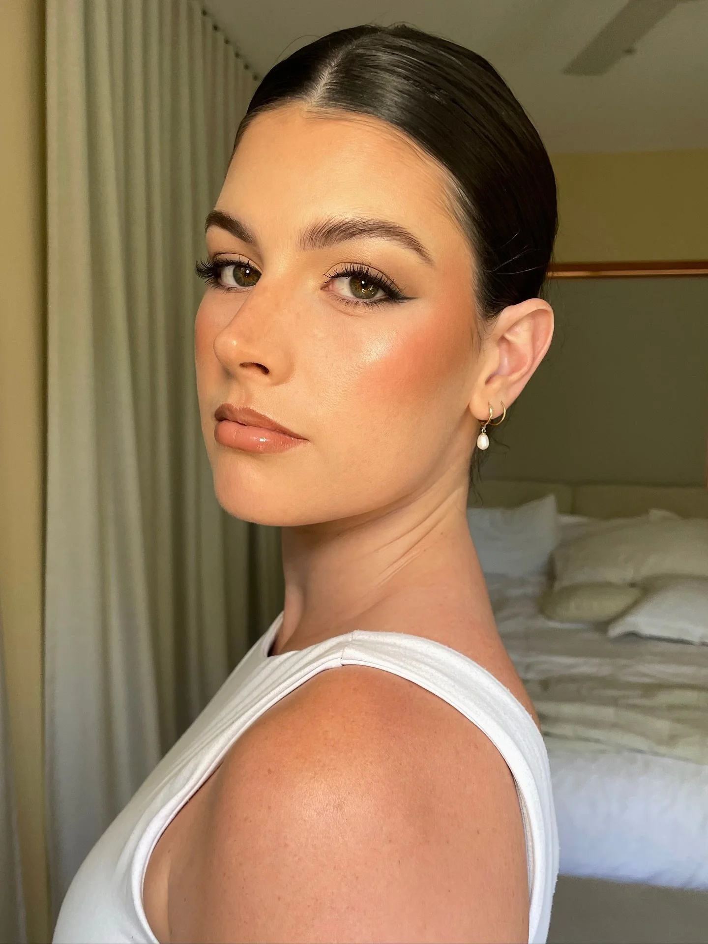 Birthday glam for my gorgeous sis @issy_graham.99 🖤

#bowenmakeupartist
#whitsundaymakeupartist 
#airliebeachmakeupartist
#airliebeachmua
#whitsundaymua 
#Whitsundayevents
#hamiltonislandmakeupartist 
#whitsundayweddings 
#airliebeachweddings