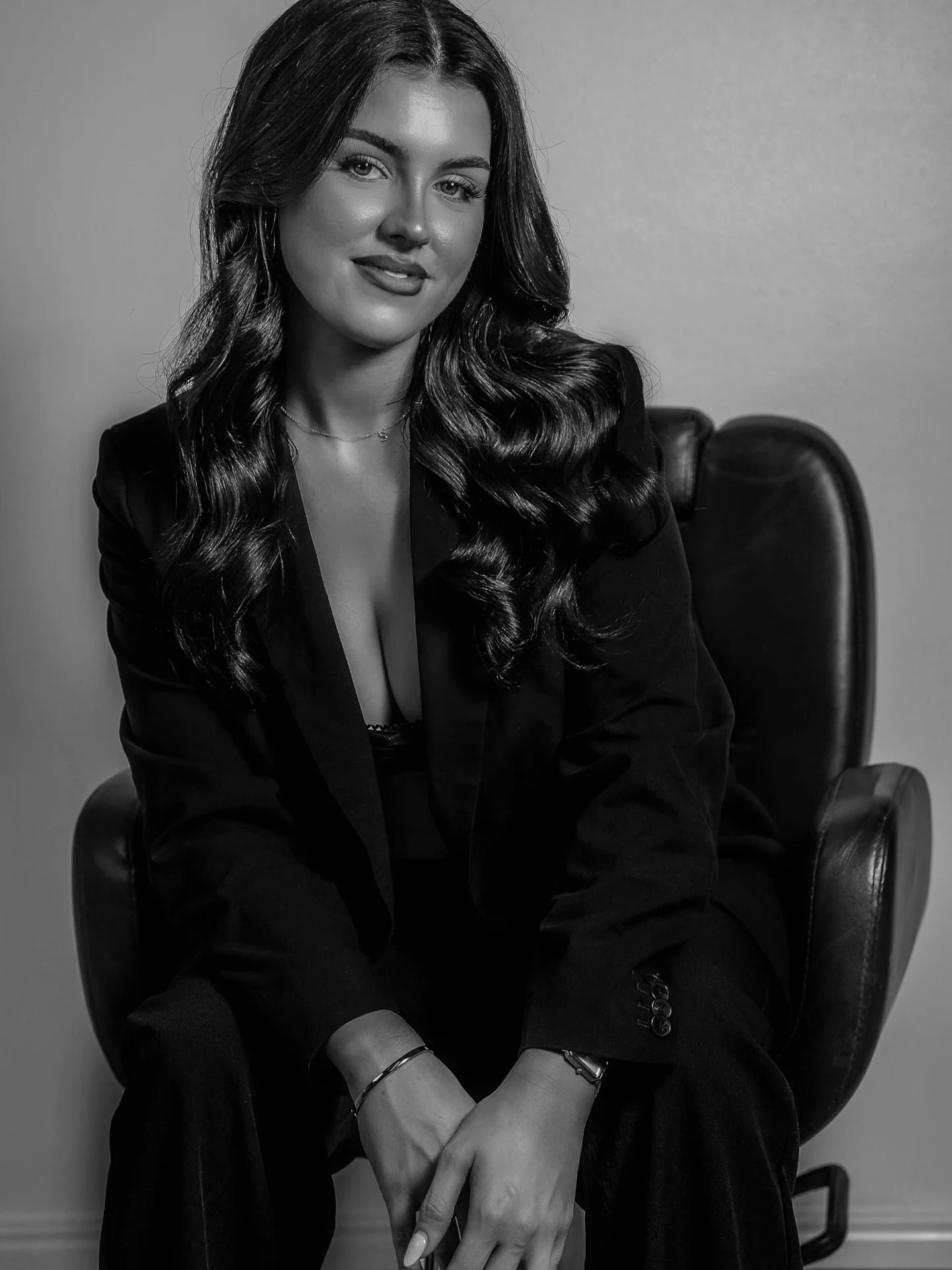 Welcome to my page &mdash; my portfolio, my creative space, and (hopefully!) your new go-to spot for makeup inspo ✨

My name&rsquo;s Samara! I bring a modern, natural approach to makeup &mdash; think glowing skin, soft glam, high-end products, and an