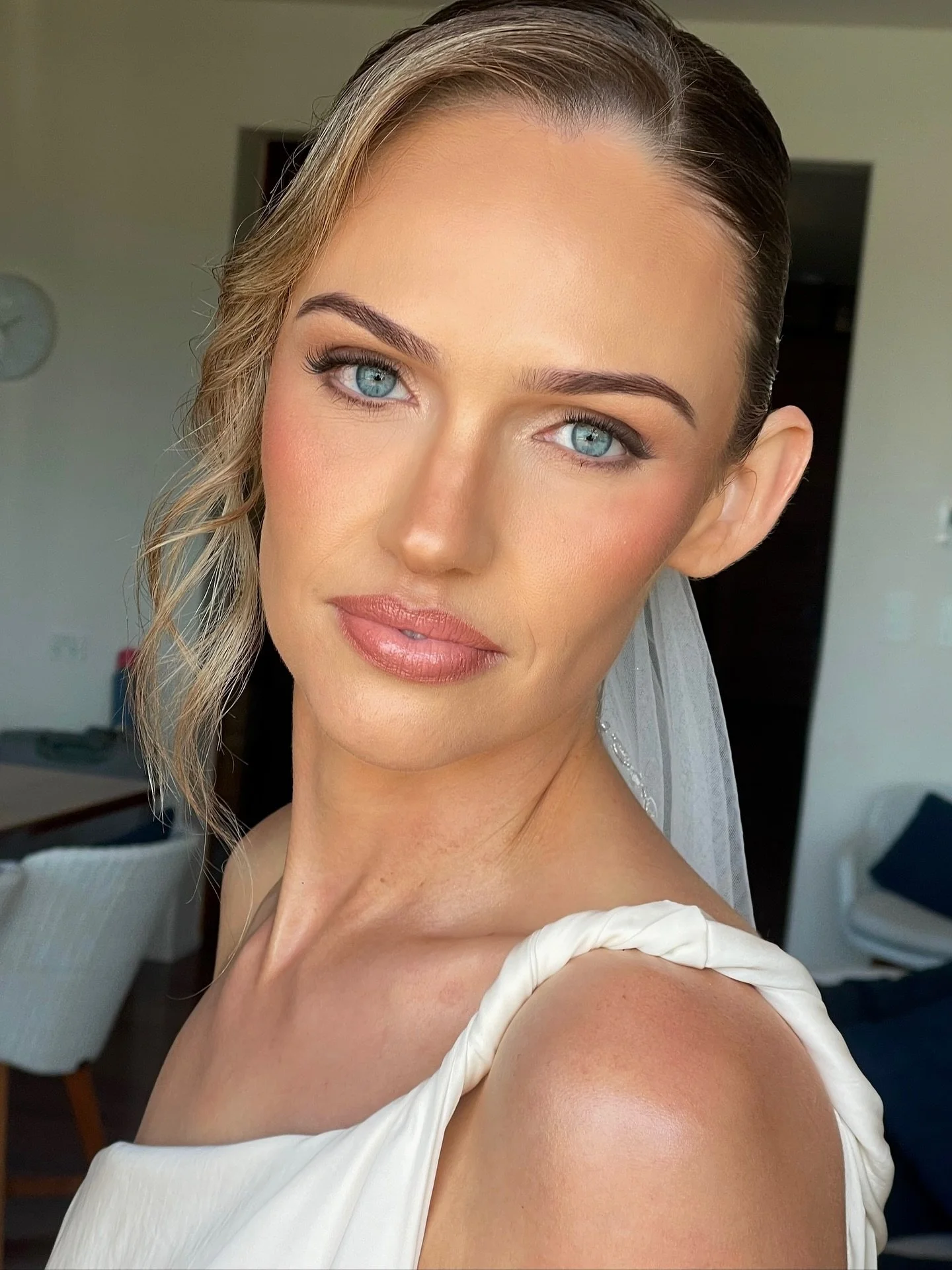 My beautiful bride, Hannah🕊️
Effortlessly radiant for her intimate elopement &mdash; soft, natural glam that&rsquo;s truly timeless.

Hair by the one and only @airliebeachhairandmakeup 

#whitsundaymakeupartist 
#airliebeachmakeupartist
#airliebeach