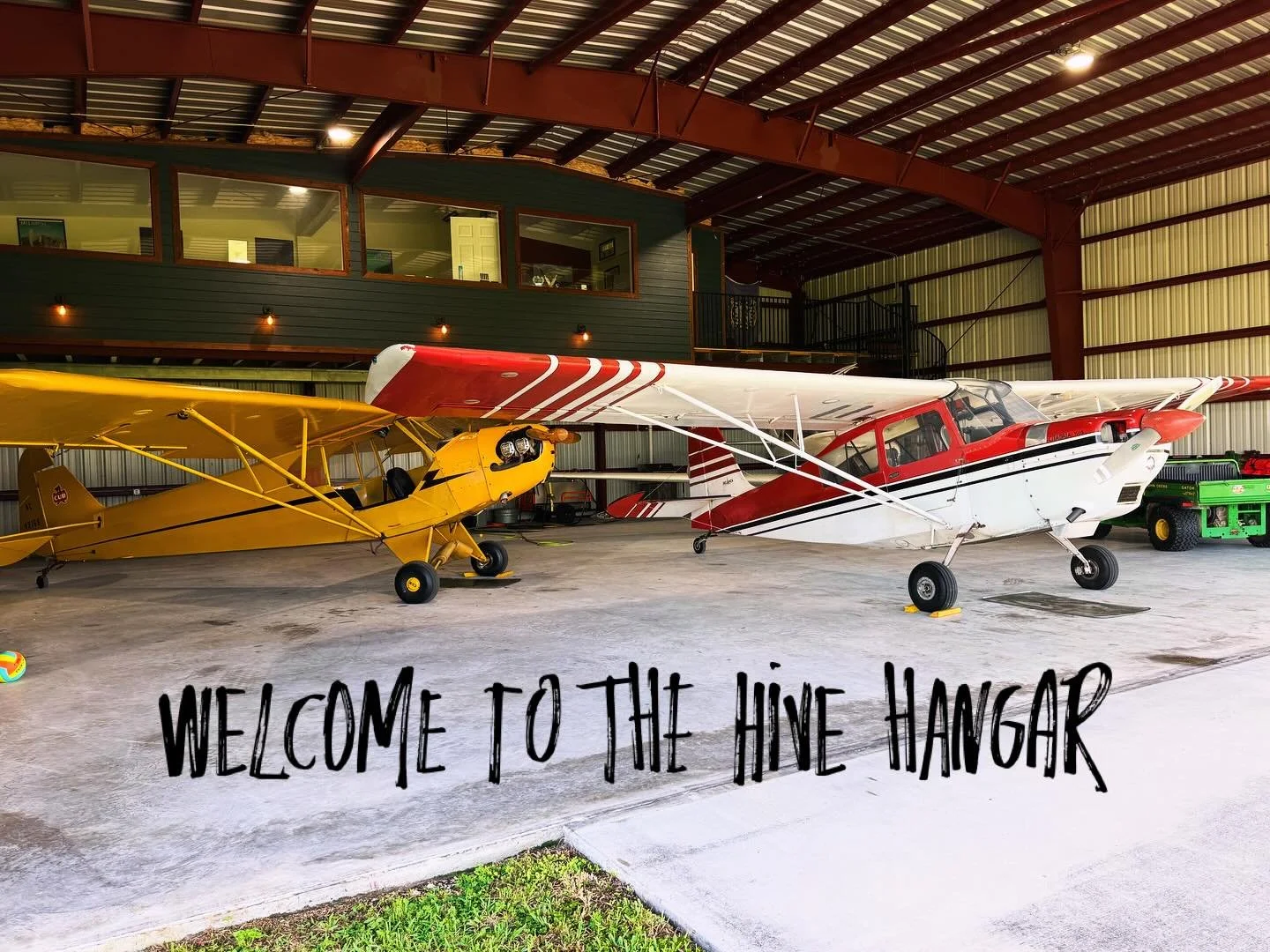 ✈️ Welcome to Stinger Tailwheel Academy!
🐝 Based in South Florida, we specialize in tailwheel and formation flight training for pilots who want to get stick-and-rudder sharp.
Follow along for flying tips, gorgeous skies, and behind-the-scenes buzz f