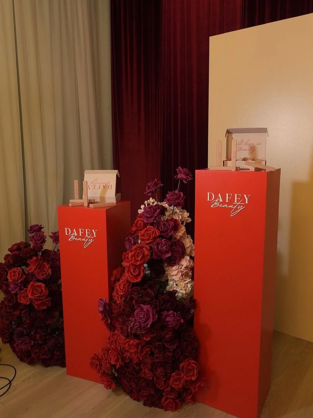 Daffy Beauty X Makeup Masterclass 

Beauty, inspiring energy, and all things glam took over at the @muse22studio for an unforgettable masterclass with @daffybeauty ❤️

Content Creator @__thecontentlab 
Makeup @daffybeauty 
Hair @glambyshugufa 
Model 