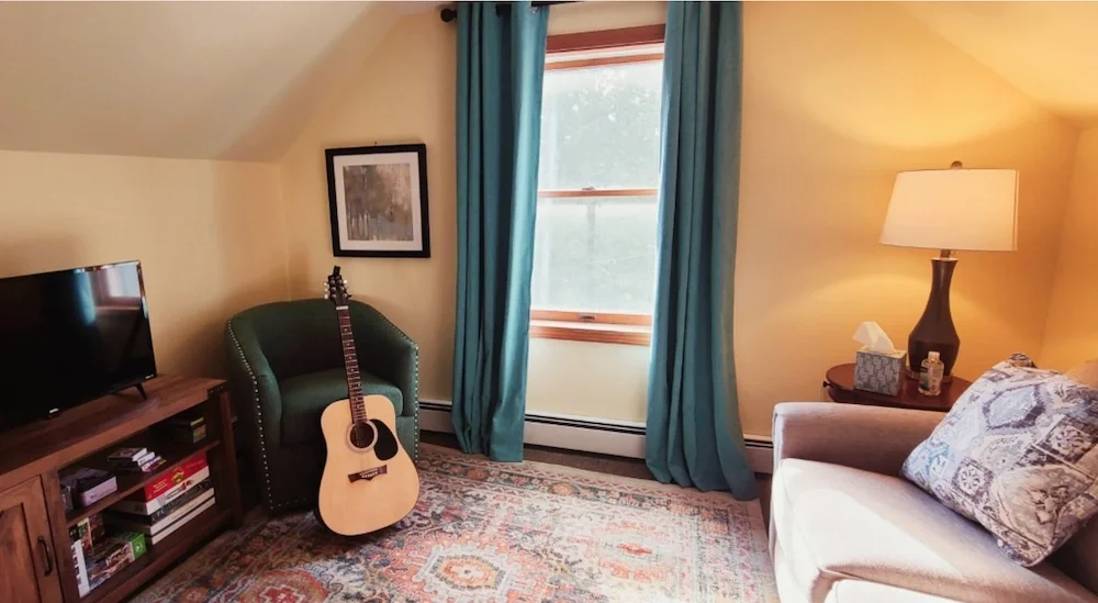 Peer-run respite by Kiva Centers in Massachussets  showing a cozy living room.
