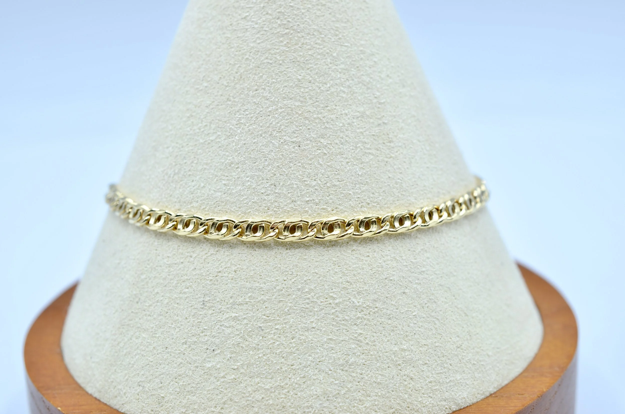 18k Gold Curb Link Bracelet – 3.0g – 7.5"
