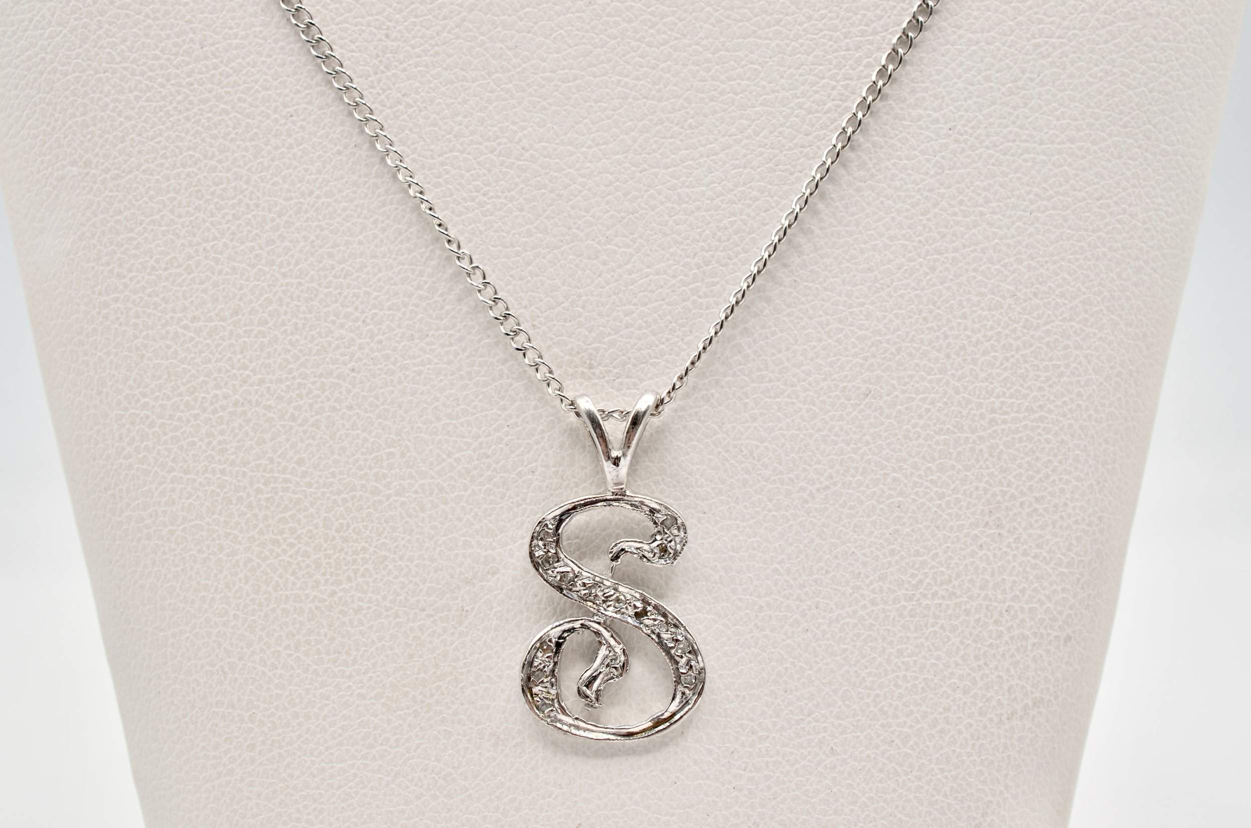 14K White Gold Diamond Initial “S” Pendant Necklace 16” Chain~~2.8g