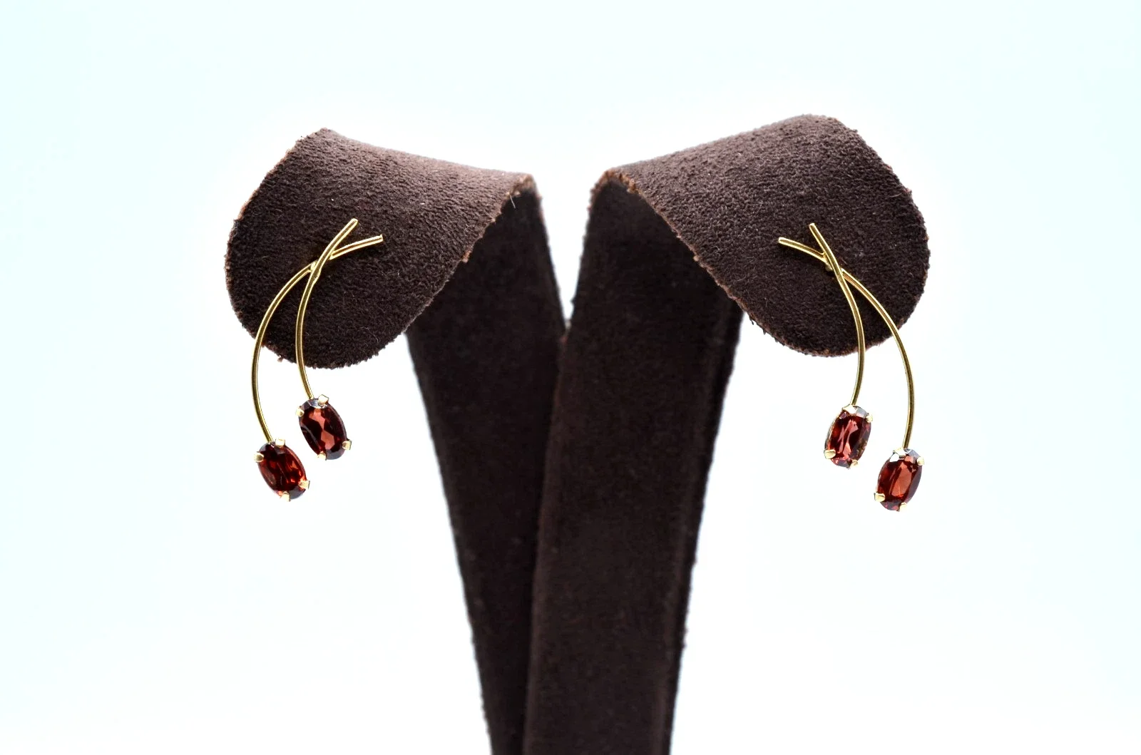 14K Gold Garnet Dangle Earrings Oval Red Gemstone Drop 0.8g