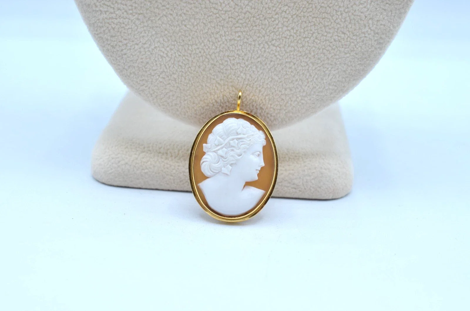 Vintage 18K Gold Shell Cameo Pendant Brooch Italy 750 Hand Carved 4.0g