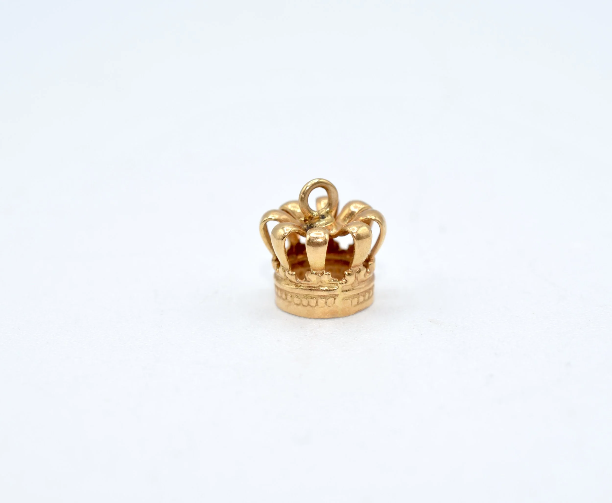 Vintage 18k Yellow Gold Crown Charm – 1.2g – Unique Design – No Bale
