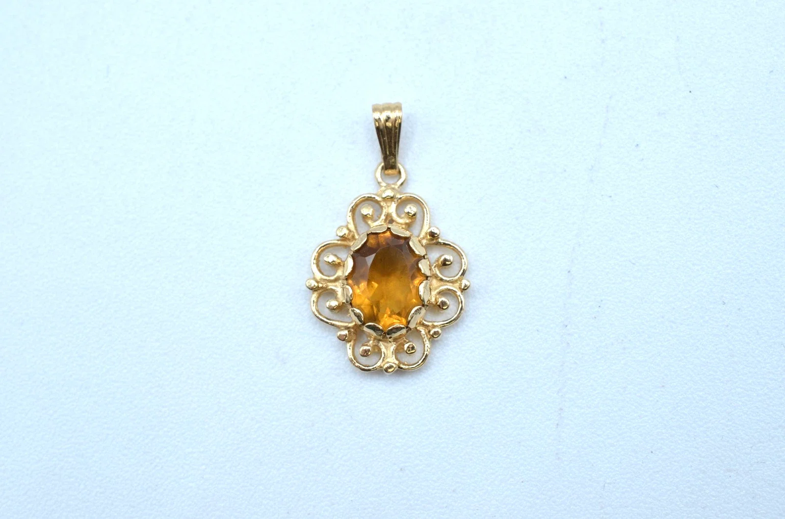 Vintage 14K Gold Citrine Pendant Oval Cut Filigree Scrollwork 1.8g