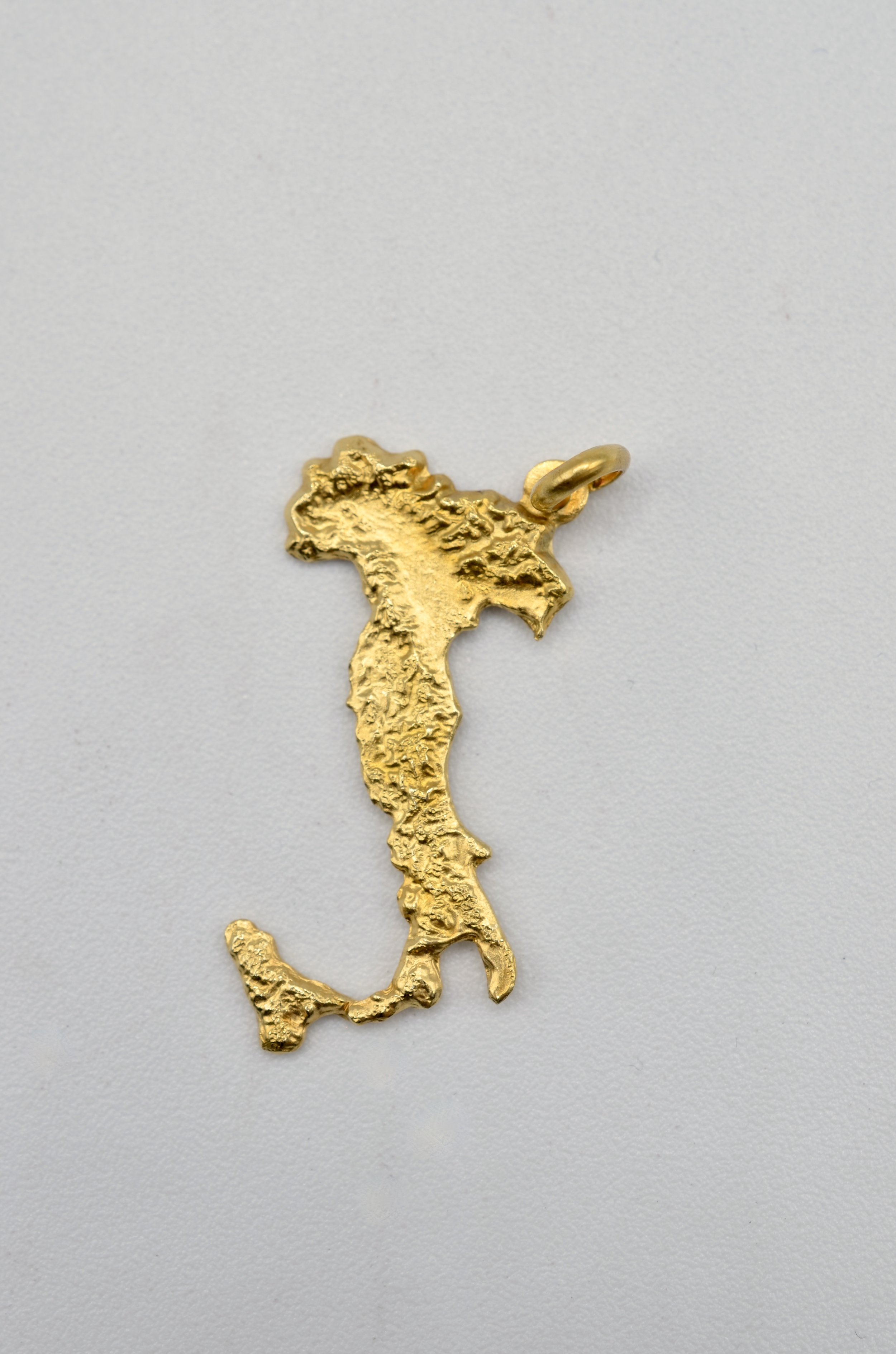 18K Gold Italy Map Charm Pendant 2.7g Boot Shape Travel Italian Fine Jewelry