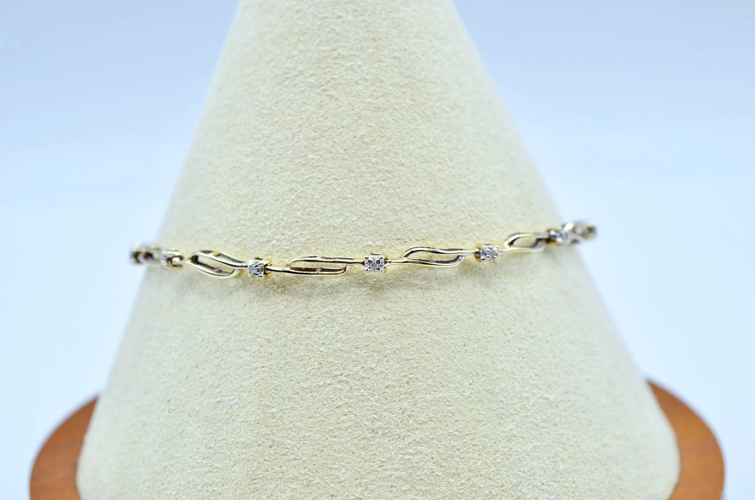 Vintage 10k Gold & Natural Diamond Tennis Style Bracelet – 2.9g, 7”
