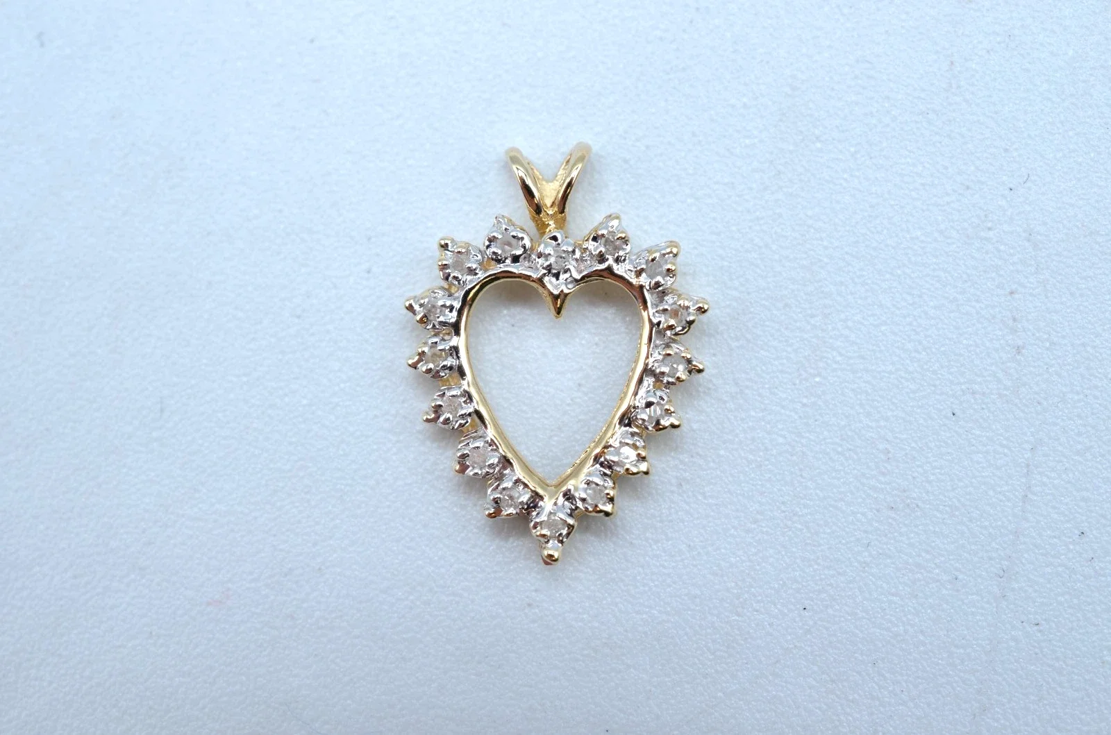 Vintage 14K Two-Tone Gold Diamond Open Heart Pendant 16 Diamonds 1.4g