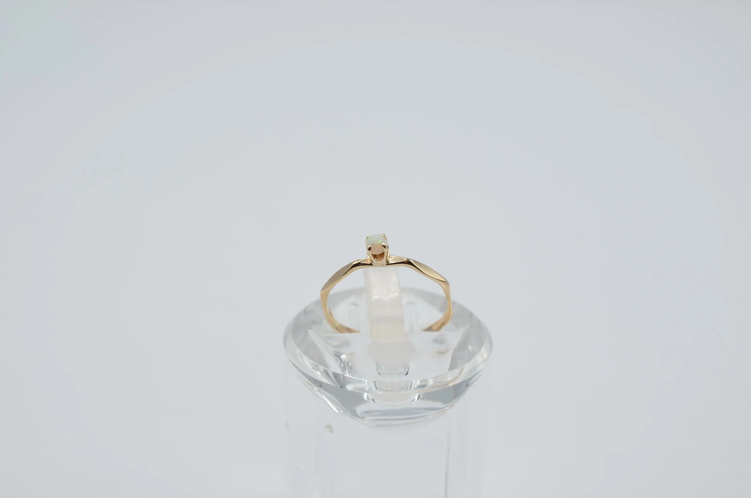 Vintage 14K Gold Opal Ring Size 6.25 Dainty Solitaire 0.9g