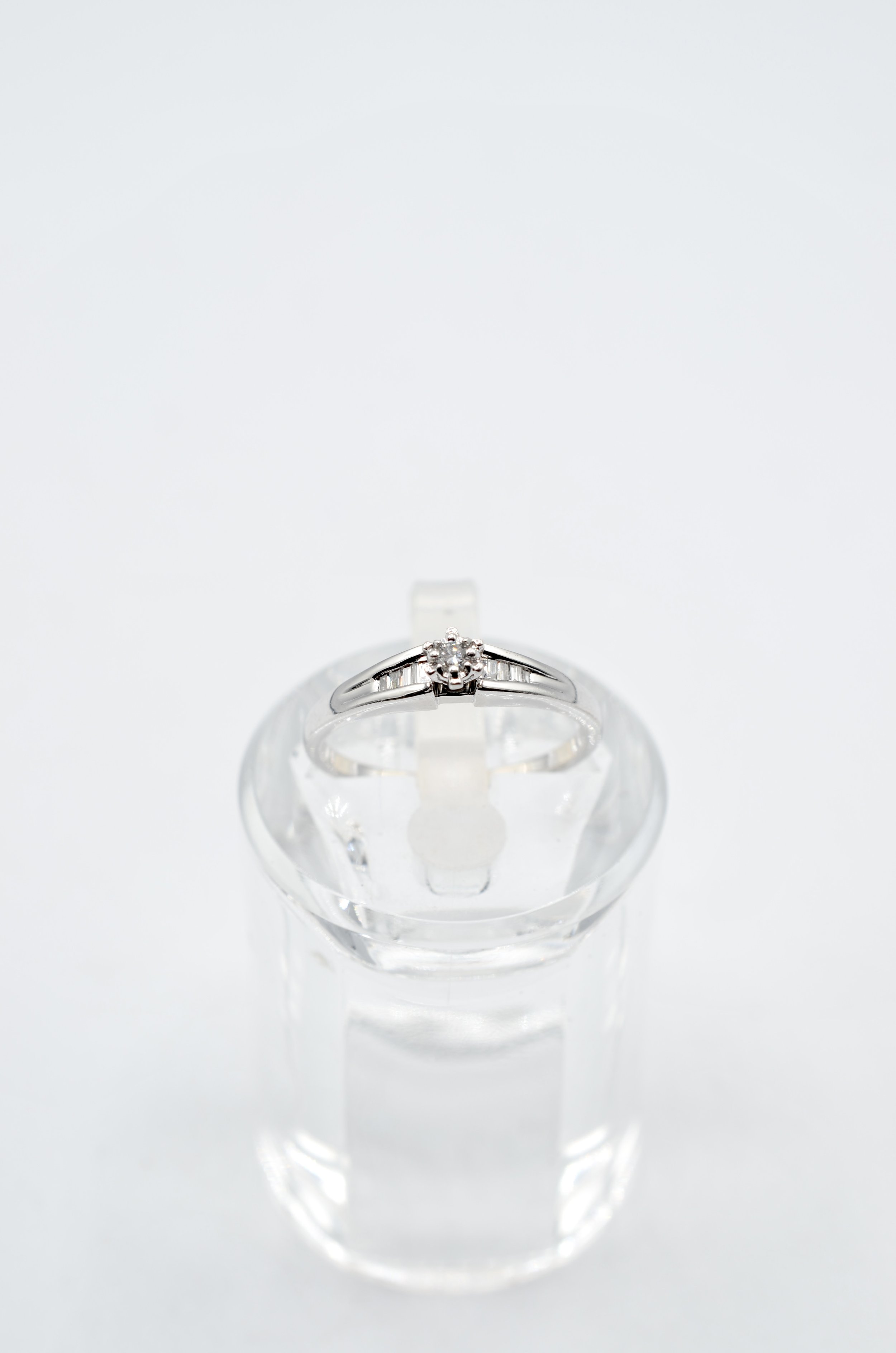 10k White Gold Natural Diamond Promise Ring – Size 7 – 2.0gr
