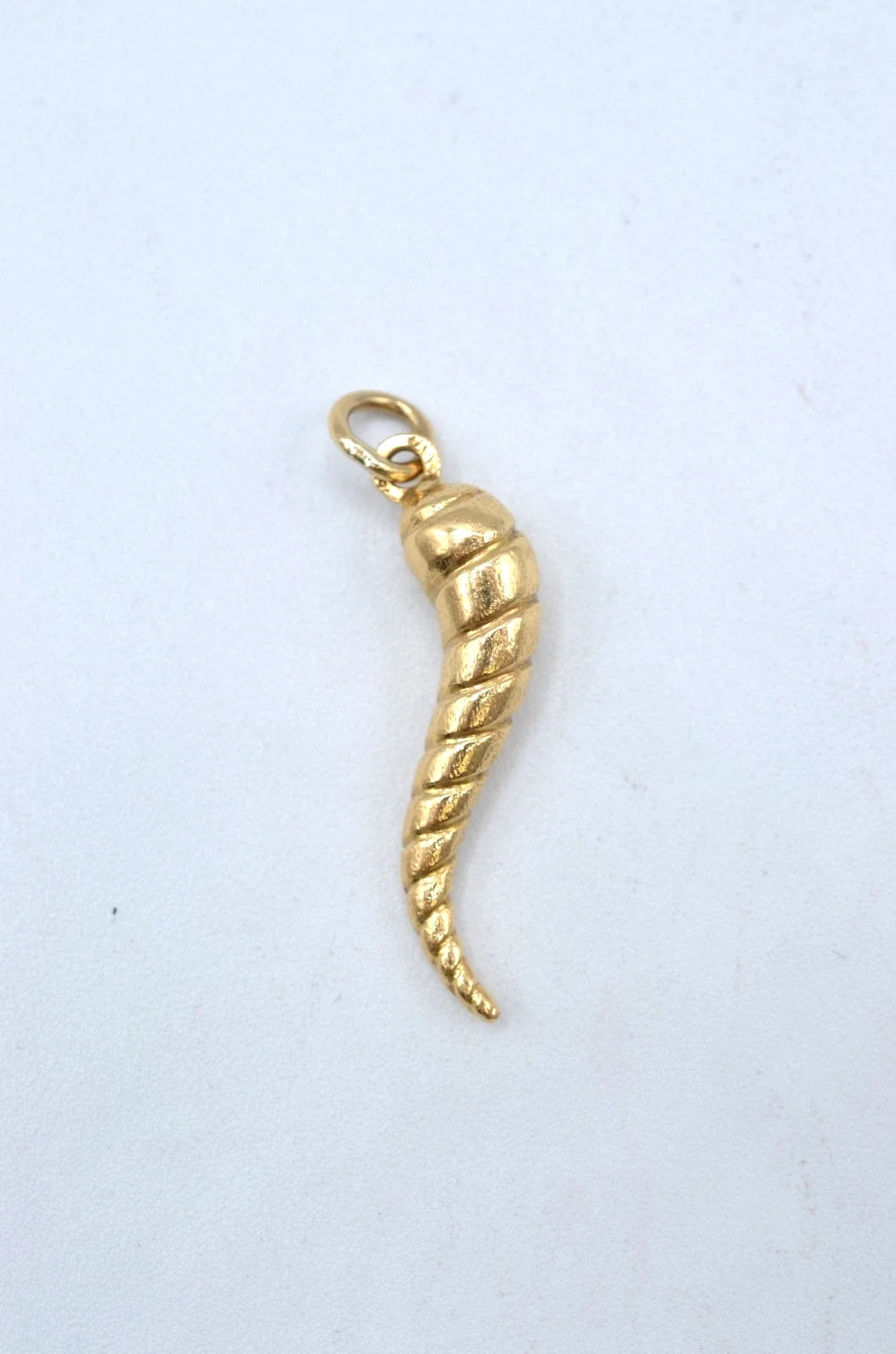 18K Gold Italian Horn Cornicello Pendant Charm 1.5” Lucky Talisman 2.3g