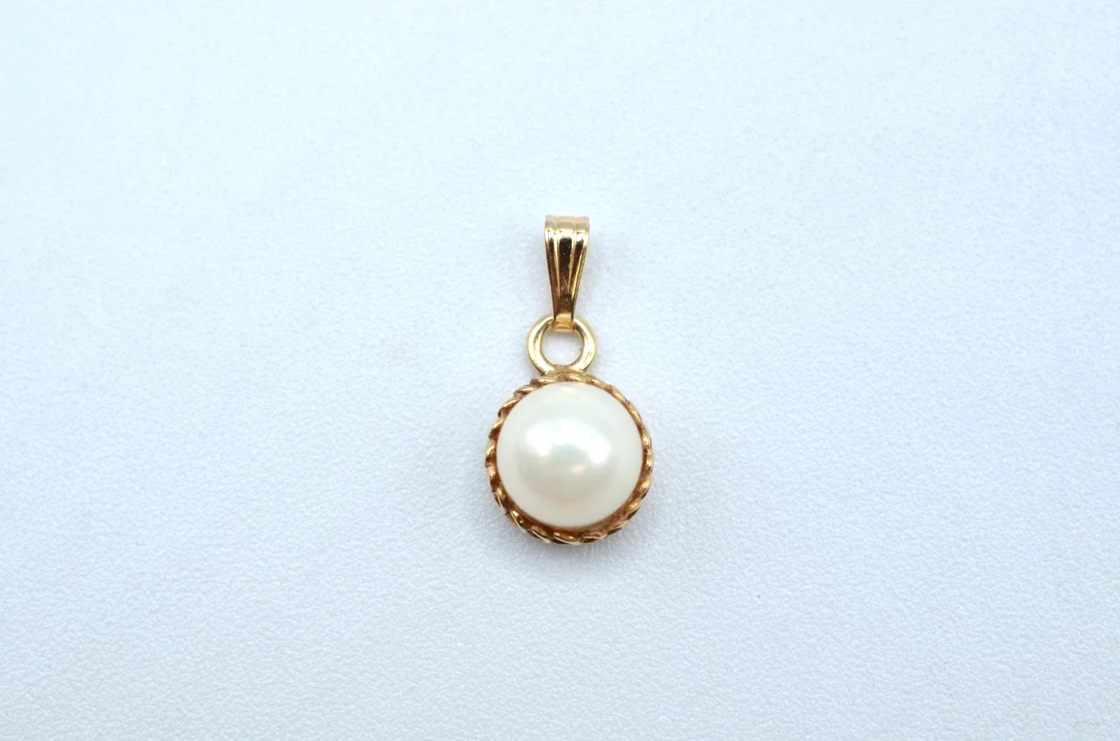 Vintage 14K Gold Mabe Pearl Pendant Twisted Bezel White Pearl 1.4g