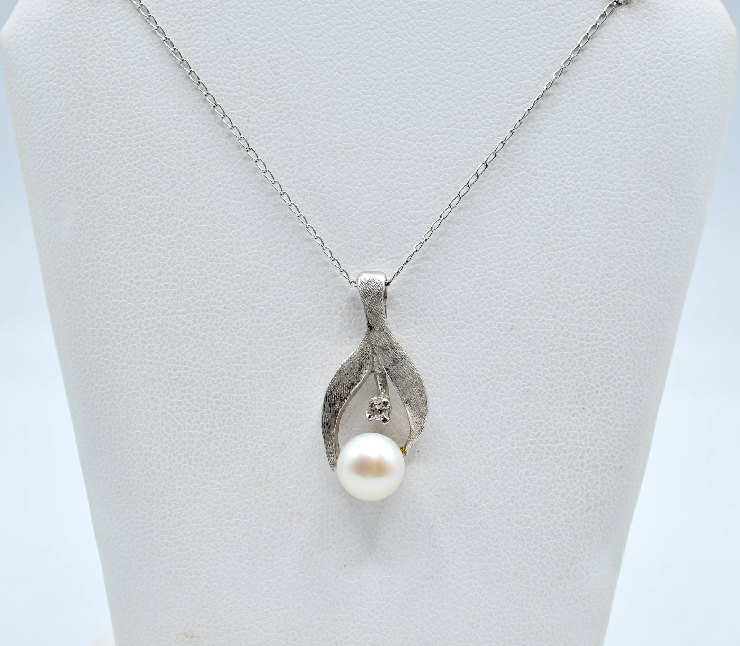 Vintage 14K White Gold Pearl & Cubic Zirconia Wishbone Pendant w/ 15” Chain~3.5g
