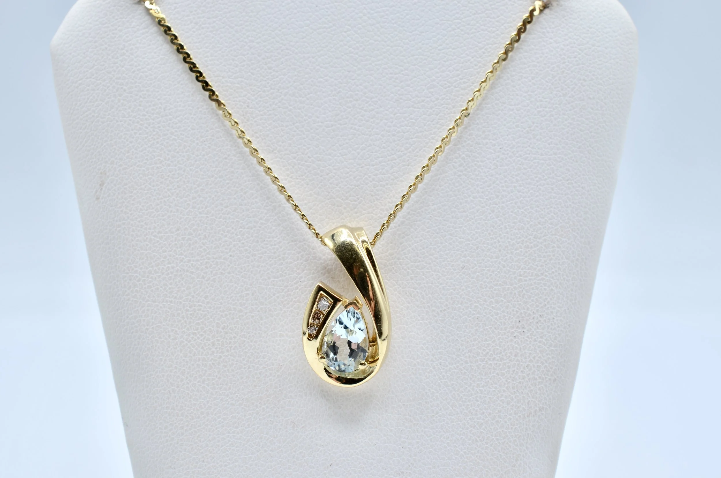 Vintage 14k Gold Pendant & Chain – Light Blue Pear Stone + Diamonds – 6.5g
